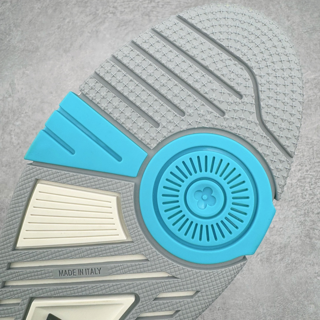 图片[20]-＃GD广顶 Louis Vuitton Trainer lv路易威登时装走秀运动时尚板鞋 外贸零售特供批次 2023全新纸板数据 印花高频效果碾压市面 市售天花板产物 耗时半年巨作 全套原厂新版原纸板楦头开发 原厂特供皮料加持 市场所有版本中综合最强的货品 GD实力大厂出品 全网最全配色更新最快 最成熟的做工稳定的品控 完美鞋型超高的清洁度 零毛边线头瑕疵 全套原楦原纸版原鞋开模 全网最具灵魂的版型 正确原装黄色鞋盒 正确中底印花 鞋面印花3D高频深度立体 全鞋电脑针车 紧密相连 针距密度一致 环保乳胶注塑鞋垫 厚度脚感还原原版 皮面裁剪部位 统一油边封口工艺 原装橡胶大底含胶量大底组合零偏差 专柜全套包装 防尘袋 说明书 质保卡 男女鞋 尺码：35 36 37 38 39 40 41 42 43 44 45-选品中心