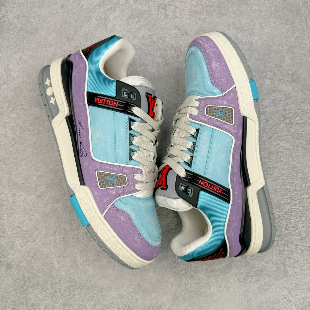 图片[3]-＃GD广顶 Louis Vuitton Trainer lv路易威登时装走秀运动时尚板鞋 外贸零售特供批次 2023全新纸板数据 印花高频效果碾压市面 市售天花板产物 耗时半年巨作 全套原厂新版原纸板楦头开发 原厂特供皮料加持 市场所有版本中综合最强的货品 GD实力大厂出品 全网最全配色更新最快 最成熟的做工稳定的品控 完美鞋型超高的清洁度 零毛边线头瑕疵 全套原楦原纸版原鞋开模 全网最具灵魂的版型 正确原装黄色鞋盒 正确中底印花 鞋面印花3D高频深度立体 全鞋电脑针车 紧密相连 针距密度一致 环保乳胶注塑鞋垫 厚度脚感还原原版 皮面裁剪部位 统一油边封口工艺 原装橡胶大底含胶量大底组合零偏差 专柜全套包装 防尘袋 说明书 质保卡 男女鞋 尺码：35 36 37 38 39 40 41 42 43 44 45-选品中心