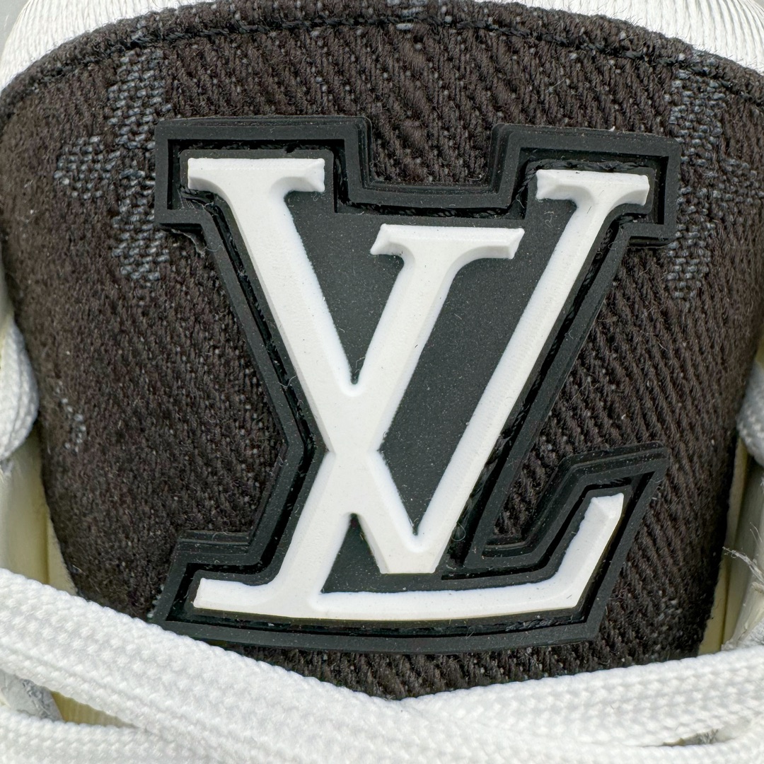 图片[13]-＃GD广顶 Louis Vuitton Trainer lv路易威登时装走秀运动时尚板鞋 外贸零售特供批次 2023全新纸板数据 印花高频效果碾压市面 市售天花板产物 耗时半年巨作 全套原厂新版原纸板楦头开发 原厂特供皮料加持 市场所有版本中综合最强的货品 GD实力大厂出品 全网最全配色更新最快 最成熟的做工稳定的品控 完美鞋型超高的清洁度 零毛边线头瑕疵 全套原楦原纸版原鞋开模 全网最具灵魂的版型 正确原装黄色鞋盒 正确中底印花 鞋面印花3D高频深度立体 全鞋电脑针车 紧密相连 针距密度一致 环保乳胶注塑鞋垫 厚度脚感还原原版 皮面裁剪部位 统一油边封口工艺 原装橡胶大底含胶量大底组合零偏差 专柜全套包装 防尘袋 说明书 质保卡 男女鞋 尺码：35 36 37 38 39 40 41 42 43 44 45-选品中心