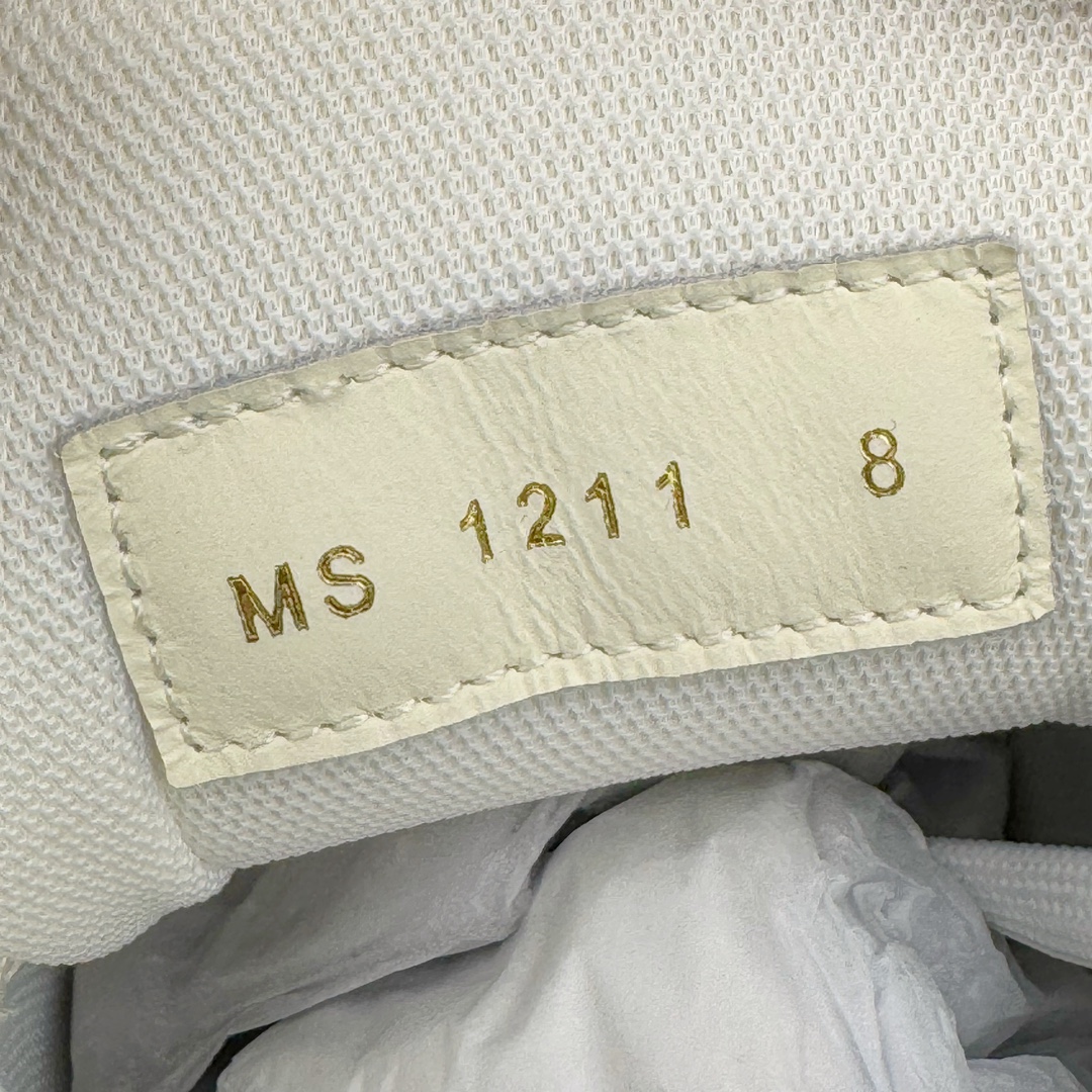 图片[20]-＃GD广顶 Louis Vuitton Trainer lv路易威登时装走秀运动时尚板鞋 外贸零售特供批次 2023全新纸板数据 印花高频效果碾压市面 市售天花板产物 耗时半年巨作 全套原厂新版原纸板楦头开发 原厂特供皮料加持 市场所有版本中综合最强的货品 GD实力大厂出品 全网最全配色更新最快 最成熟的做工稳定的品控 完美鞋型超高的清洁度 零毛边线头瑕疵 全套原楦原纸版原鞋开模 全网最具灵魂的版型 正确原装黄色鞋盒 正确中底印花 鞋面印花3D高频深度立体 全鞋电脑针车 紧密相连 针距密度一致 环保乳胶注塑鞋垫 厚度脚感还原原版 皮面裁剪部位 统一油边封口工艺 原装橡胶大底含胶量大底组合零偏差 专柜全套包装 防尘袋 说明书 质保卡 男女鞋 尺码：35 36 37 38 39 40 41 42 43 44 45-选品中心