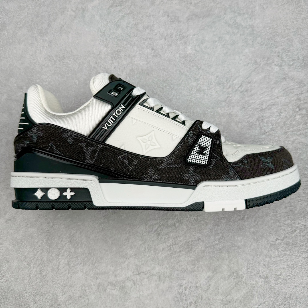 ＃GD广顶 Louis Vuitton Trainer lv路易威登时装走秀运动时尚板鞋 外贸零售特供批次 2023全新纸板数据 印花高频效果碾压市面 市售天花板产物 耗时半年巨作 全套原厂新版原纸板楦头开发 原厂特供皮料加持 市场所有版本中综合最强的货品 GD实力大厂出品 全网最全配色更新最快 最成熟的做工稳定的品控 完美鞋型超高的清洁度 零毛边线头瑕疵 全套原楦原纸版原鞋开模 全网最具灵魂的版型 正确原装黄色鞋盒 正确中底印花 鞋面印花3D高频深度立体 全鞋电脑针车 紧密相连 针距密度一致 环保乳胶注塑鞋垫 厚度脚感还原原版 皮面裁剪部位 统一油边封口工艺 原装橡胶大底含胶量大底组合零偏差 专柜全套包装 防尘袋 说明书 质保卡 男女鞋 尺码：35 36 37 38 39 40 41 42 43 44 45-选品中心