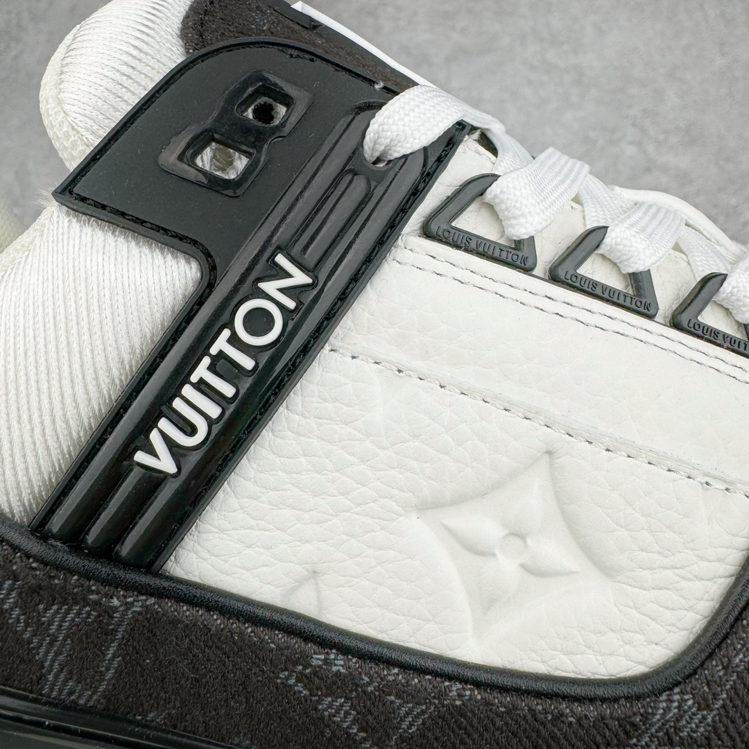 图片[16]-＃GD广顶 Louis Vuitton Trainer lv路易威登时装走秀运动时尚板鞋 外贸零售特供批次 2023全新纸板数据 印花高频效果碾压市面 市售天花板产物 耗时半年巨作 全套原厂新版原纸板楦头开发 原厂特供皮料加持 市场所有版本中综合最强的货品 GD实力大厂出品 全网最全配色更新最快 最成熟的做工稳定的品控 完美鞋型超高的清洁度 零毛边线头瑕疵 全套原楦原纸版原鞋开模 全网最具灵魂的版型 正确原装黄色鞋盒 正确中底印花 鞋面印花3D高频深度立体 全鞋电脑针车 紧密相连 针距密度一致 环保乳胶注塑鞋垫 厚度脚感还原原版 皮面裁剪部位 统一油边封口工艺 原装橡胶大底含胶量大底组合零偏差 专柜全套包装 防尘袋 说明书 质保卡 男女鞋 尺码：35 36 37 38 39 40 41 42 43 44 45-选品中心