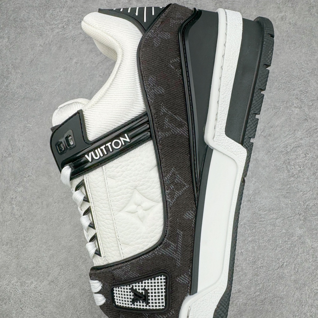 图片[7]-＃GD广顶 Louis Vuitton Trainer lv路易威登时装走秀运动时尚板鞋 外贸零售特供批次 2023全新纸板数据 印花高频效果碾压市面 市售天花板产物 耗时半年巨作 全套原厂新版原纸板楦头开发 原厂特供皮料加持 市场所有版本中综合最强的货品 GD实力大厂出品 全网最全配色更新最快 最成熟的做工稳定的品控 完美鞋型超高的清洁度 零毛边线头瑕疵 全套原楦原纸版原鞋开模 全网最具灵魂的版型 正确原装黄色鞋盒 正确中底印花 鞋面印花3D高频深度立体 全鞋电脑针车 紧密相连 针距密度一致 环保乳胶注塑鞋垫 厚度脚感还原原版 皮面裁剪部位 统一油边封口工艺 原装橡胶大底含胶量大底组合零偏差 专柜全套包装 防尘袋 说明书 质保卡 男女鞋 尺码：35 36 37 38 39 40 41 42 43 44 45-选品中心