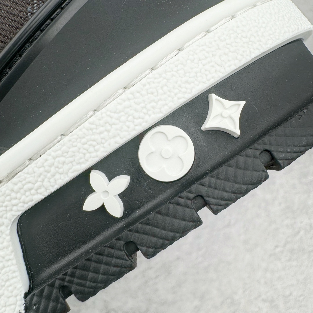 图片[10]-＃GD广顶 Louis Vuitton Trainer lv路易威登时装走秀运动时尚板鞋 外贸零售特供批次 2023全新纸板数据 印花高频效果碾压市面 市售天花板产物 耗时半年巨作 全套原厂新版原纸板楦头开发 原厂特供皮料加持 市场所有版本中综合最强的货品 GD实力大厂出品 全网最全配色更新最快 最成熟的做工稳定的品控 完美鞋型超高的清洁度 零毛边线头瑕疵 全套原楦原纸版原鞋开模 全网最具灵魂的版型 正确原装黄色鞋盒 正确中底印花 鞋面印花3D高频深度立体 全鞋电脑针车 紧密相连 针距密度一致 环保乳胶注塑鞋垫 厚度脚感还原原版 皮面裁剪部位 统一油边封口工艺 原装橡胶大底含胶量大底组合零偏差 专柜全套包装 防尘袋 说明书 质保卡 男女鞋 尺码：35 36 37 38 39 40 41 42 43 44 45-选品中心