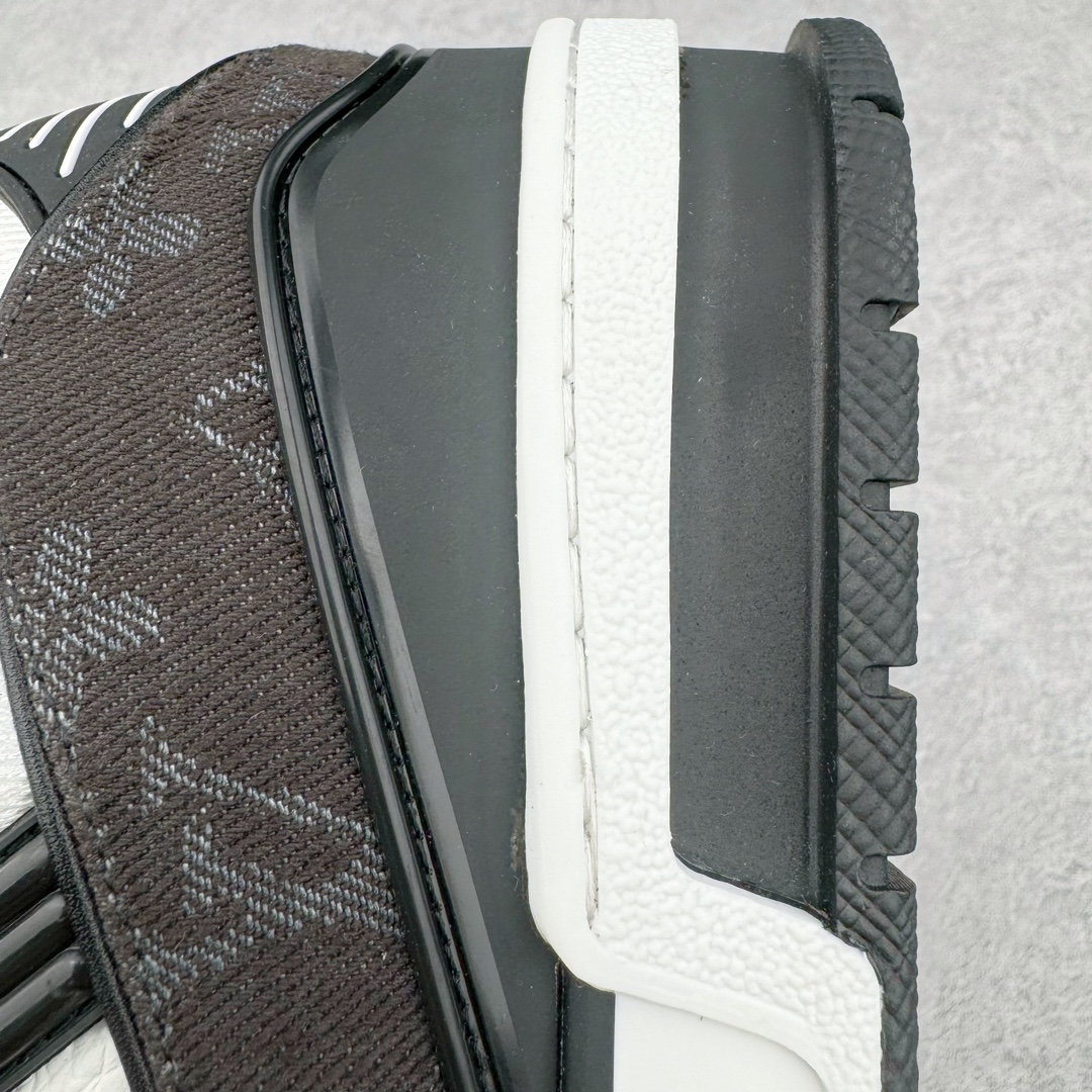 图片[12]-＃GD广顶 Louis Vuitton Trainer lv路易威登时装走秀运动时尚板鞋 外贸零售特供批次 2023全新纸板数据 印花高频效果碾压市面 市售天花板产物 耗时半年巨作 全套原厂新版原纸板楦头开发 原厂特供皮料加持 市场所有版本中综合最强的货品 GD实力大厂出品 全网最全配色更新最快 最成熟的做工稳定的品控 完美鞋型超高的清洁度 零毛边线头瑕疵 全套原楦原纸版原鞋开模 全网最具灵魂的版型 正确原装黄色鞋盒 正确中底印花 鞋面印花3D高频深度立体 全鞋电脑针车 紧密相连 针距密度一致 环保乳胶注塑鞋垫 厚度脚感还原原版 皮面裁剪部位 统一油边封口工艺 原装橡胶大底含胶量大底组合零偏差 专柜全套包装 防尘袋 说明书 质保卡 男女鞋 尺码：35 36 37 38 39 40 41 42 43 44 45-选品中心