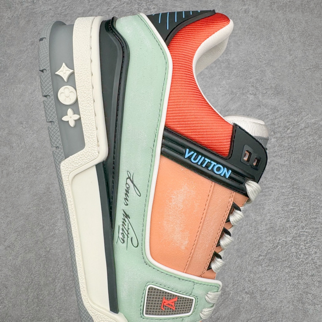 图片[6]-＃GD广顶 Louis Vuitton Trainer lv路易威登时装走秀运动时尚板鞋 外贸零售特供批次 2023全新纸板数据 印花高频效果碾压市面 市售天花板产物 耗时半年巨作 全套原厂新版原纸板楦头开发 原厂特供皮料加持 市场所有版本中综合最强的货品 GD实力大厂出品 全网最全配色更新最快 最成熟的做工稳定的品控 完美鞋型超高的清洁度 零毛边线头瑕疵 全套原楦原纸版原鞋开模 全网最具灵魂的版型 正确原装黄色鞋盒 正确中底印花 鞋面印花3D高频深度立体 全鞋电脑针车 紧密相连 针距密度一致 环保乳胶注塑鞋垫 厚度脚感还原原版 皮面裁剪部位 统一油边封口工艺 原装橡胶大底含胶量大底组合零偏差 专柜全套包装 防尘袋 说明书 质保卡 男女鞋 尺码：35 36 37 38 39 40 41 42 43 44 45-选品中心