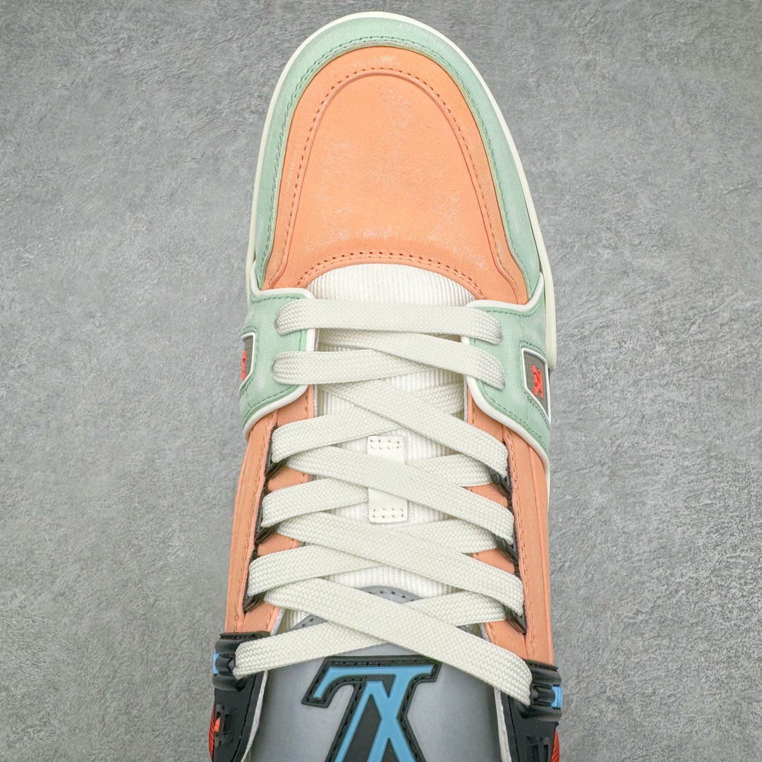 图片[4]-＃GD广顶 Louis Vuitton Trainer lv路易威登时装走秀运动时尚板鞋 外贸零售特供批次 2023全新纸板数据 印花高频效果碾压市面 市售天花板产物 耗时半年巨作 全套原厂新版原纸板楦头开发 原厂特供皮料加持 市场所有版本中综合最强的货品 GD实力大厂出品 全网最全配色更新最快 最成熟的做工稳定的品控 完美鞋型超高的清洁度 零毛边线头瑕疵 全套原楦原纸版原鞋开模 全网最具灵魂的版型 正确原装黄色鞋盒 正确中底印花 鞋面印花3D高频深度立体 全鞋电脑针车 紧密相连 针距密度一致 环保乳胶注塑鞋垫 厚度脚感还原原版 皮面裁剪部位 统一油边封口工艺 原装橡胶大底含胶量大底组合零偏差 专柜全套包装 防尘袋 说明书 质保卡 男女鞋 尺码：35 36 37 38 39 40 41 42 43 44 45-选品中心