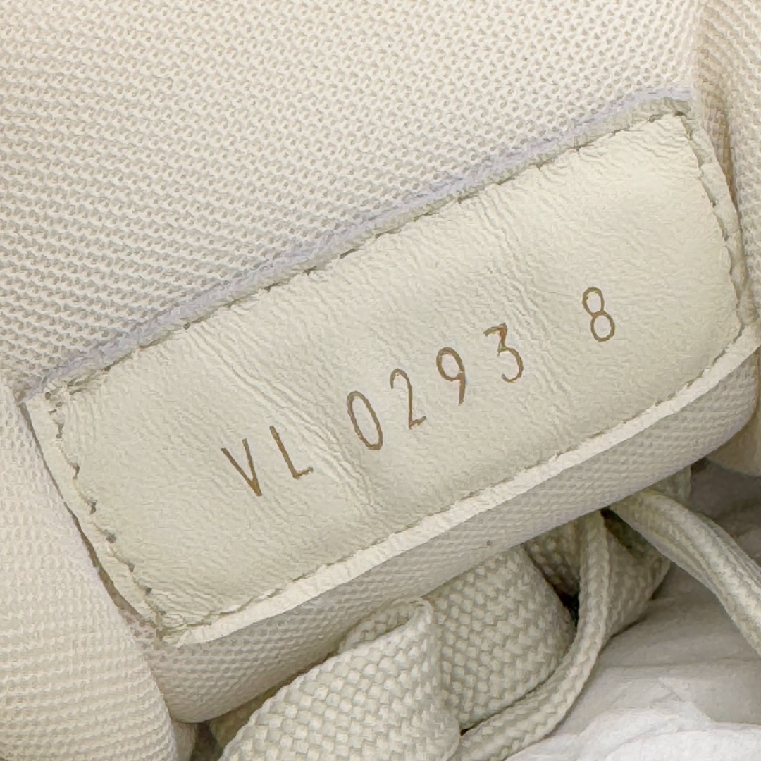图片[19]-＃GD广顶 Louis Vuitton Trainer lv路易威登时装走秀运动时尚板鞋 外贸零售特供批次 2023全新纸板数据 印花高频效果碾压市面 市售天花板产物 耗时半年巨作 全套原厂新版原纸板楦头开发 原厂特供皮料加持 市场所有版本中综合最强的货品 GD实力大厂出品 全网最全配色更新最快 最成熟的做工稳定的品控 完美鞋型超高的清洁度 零毛边线头瑕疵 全套原楦原纸版原鞋开模 全网最具灵魂的版型 正确原装黄色鞋盒 正确中底印花 鞋面印花3D高频深度立体 全鞋电脑针车 紧密相连 针距密度一致 环保乳胶注塑鞋垫 厚度脚感还原原版 皮面裁剪部位 统一油边封口工艺 原装橡胶大底含胶量大底组合零偏差 专柜全套包装 防尘袋 说明书 质保卡 男女鞋 尺码：35 36 37 38 39 40 41 42 43 44 45-选品中心