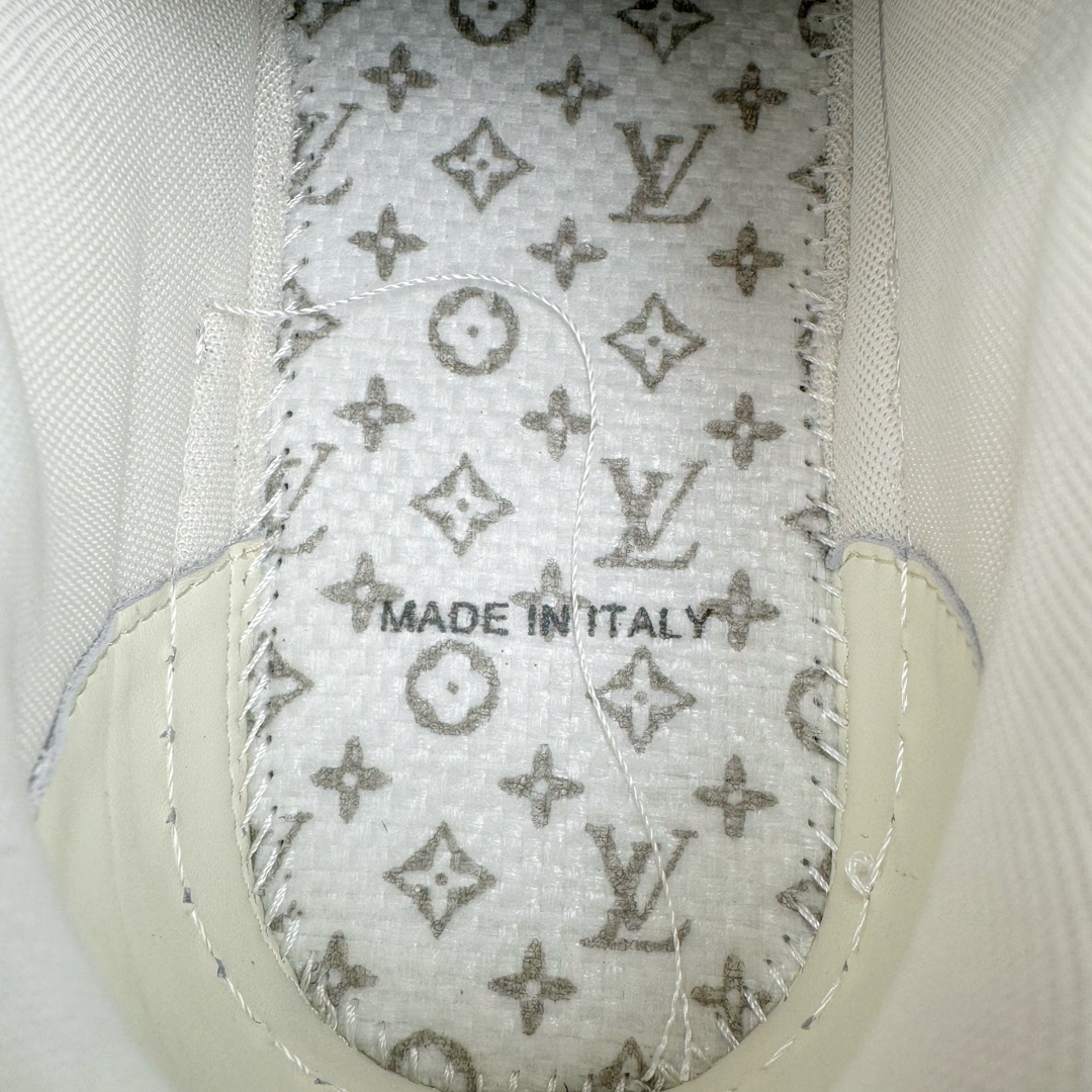 图片[20]-＃GD广顶 Louis Vuitton Trainer lv路易威登时装走秀运动时尚板鞋 外贸零售特供批次 2023全新纸板数据 印花高频效果碾压市面 市售天花板产物 耗时半年巨作 全套原厂新版原纸板楦头开发 原厂特供皮料加持 市场所有版本中综合最强的货品 GD实力大厂出品 全网最全配色更新最快 最成熟的做工稳定的品控 完美鞋型超高的清洁度 零毛边线头瑕疵 全套原楦原纸版原鞋开模 全网最具灵魂的版型 正确原装黄色鞋盒 正确中底印花 鞋面印花3D高频深度立体 全鞋电脑针车 紧密相连 针距密度一致 环保乳胶注塑鞋垫 厚度脚感还原原版 皮面裁剪部位 统一油边封口工艺 原装橡胶大底含胶量大底组合零偏差 专柜全套包装 防尘袋 说明书 质保卡 男女鞋 尺码：35 36 37 38 39 40 41 42 43 44 45-选品中心