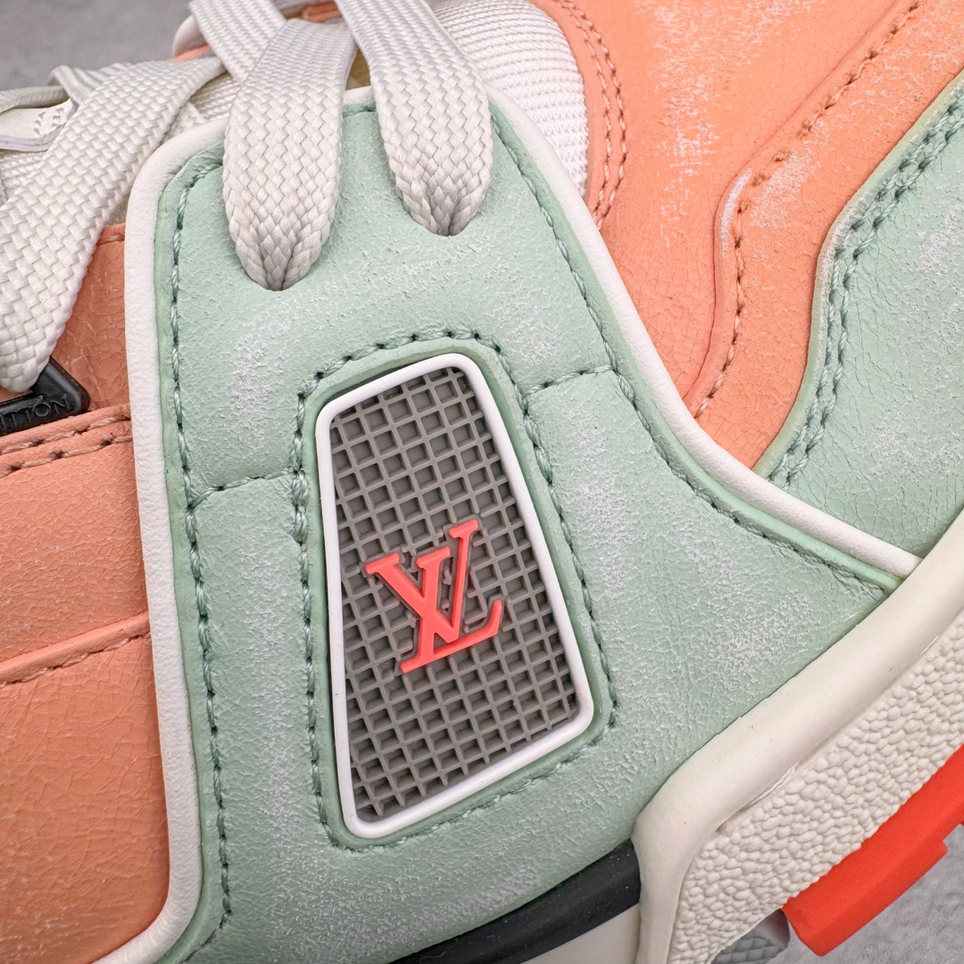 图片[16]-＃GD广顶 Louis Vuitton Trainer lv路易威登时装走秀运动时尚板鞋 外贸零售特供批次 2023全新纸板数据 印花高频效果碾压市面 市售天花板产物 耗时半年巨作 全套原厂新版原纸板楦头开发 原厂特供皮料加持 市场所有版本中综合最强的货品 GD实力大厂出品 全网最全配色更新最快 最成熟的做工稳定的品控 完美鞋型超高的清洁度 零毛边线头瑕疵 全套原楦原纸版原鞋开模 全网最具灵魂的版型 正确原装黄色鞋盒 正确中底印花 鞋面印花3D高频深度立体 全鞋电脑针车 紧密相连 针距密度一致 环保乳胶注塑鞋垫 厚度脚感还原原版 皮面裁剪部位 统一油边封口工艺 原装橡胶大底含胶量大底组合零偏差 专柜全套包装 防尘袋 说明书 质保卡 男女鞋 尺码：35 36 37 38 39 40 41 42 43 44 45-选品中心