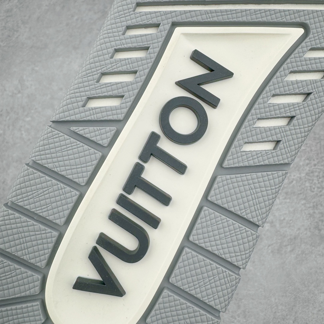 图片[18]-＃GD广顶 Louis Vuitton Trainer lv路易威登时装走秀运动时尚板鞋 外贸零售特供批次 2023全新纸板数据 印花高频效果碾压市面 市售天花板产物 耗时半年巨作 全套原厂新版原纸板楦头开发 原厂特供皮料加持 市场所有版本中综合最强的货品 GD实力大厂出品 全网最全配色更新最快 最成熟的做工稳定的品控 完美鞋型超高的清洁度 零毛边线头瑕疵 全套原楦原纸版原鞋开模 全网最具灵魂的版型 正确原装黄色鞋盒 正确中底印花 鞋面印花3D高频深度立体 全鞋电脑针车 紧密相连 针距密度一致 环保乳胶注塑鞋垫 厚度脚感还原原版 皮面裁剪部位 统一油边封口工艺 原装橡胶大底含胶量大底组合零偏差 专柜全套包装 防尘袋 说明书 质保卡 男女鞋 尺码：35 36 37 38 39 40 41 42 43 44 45-选品中心