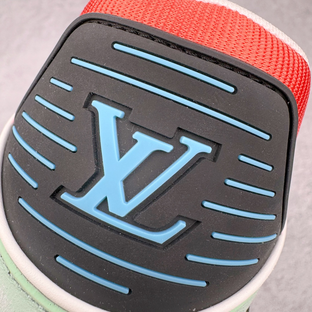 图片[11]-＃GD广顶 Louis Vuitton Trainer lv路易威登时装走秀运动时尚板鞋 外贸零售特供批次 2023全新纸板数据 印花高频效果碾压市面 市售天花板产物 耗时半年巨作 全套原厂新版原纸板楦头开发 原厂特供皮料加持 市场所有版本中综合最强的货品 GD实力大厂出品 全网最全配色更新最快 最成熟的做工稳定的品控 完美鞋型超高的清洁度 零毛边线头瑕疵 全套原楦原纸版原鞋开模 全网最具灵魂的版型 正确原装黄色鞋盒 正确中底印花 鞋面印花3D高频深度立体 全鞋电脑针车 紧密相连 针距密度一致 环保乳胶注塑鞋垫 厚度脚感还原原版 皮面裁剪部位 统一油边封口工艺 原装橡胶大底含胶量大底组合零偏差 专柜全套包装 防尘袋 说明书 质保卡 男女鞋 尺码：35 36 37 38 39 40 41 42 43 44 45-选品中心