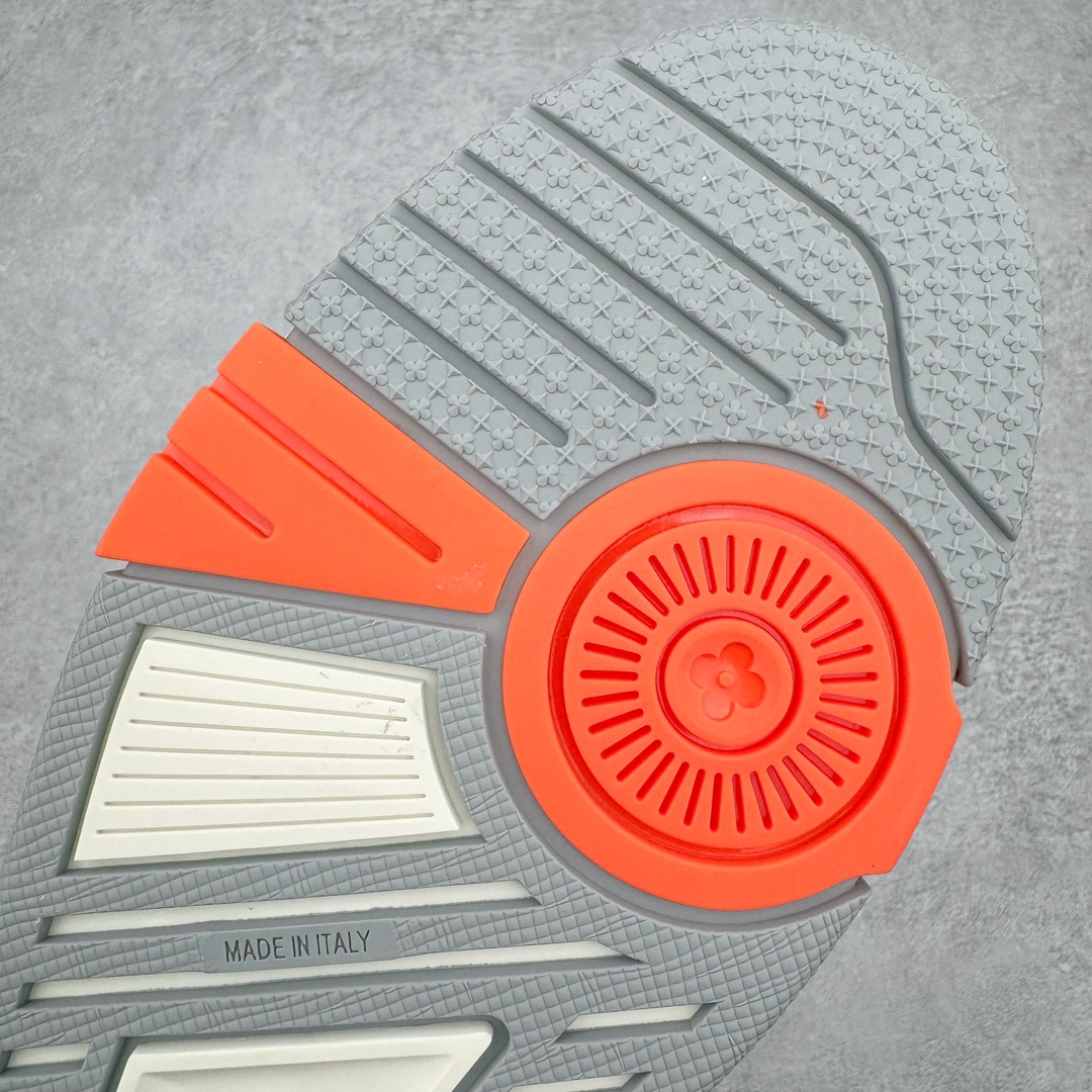 图片[17]-＃GD广顶 Louis Vuitton Trainer lv路易威登时装走秀运动时尚板鞋 外贸零售特供批次 2023全新纸板数据 印花高频效果碾压市面 市售天花板产物 耗时半年巨作 全套原厂新版原纸板楦头开发 原厂特供皮料加持 市场所有版本中综合最强的货品 GD实力大厂出品 全网最全配色更新最快 最成熟的做工稳定的品控 完美鞋型超高的清洁度 零毛边线头瑕疵 全套原楦原纸版原鞋开模 全网最具灵魂的版型 正确原装黄色鞋盒 正确中底印花 鞋面印花3D高频深度立体 全鞋电脑针车 紧密相连 针距密度一致 环保乳胶注塑鞋垫 厚度脚感还原原版 皮面裁剪部位 统一油边封口工艺 原装橡胶大底含胶量大底组合零偏差 专柜全套包装 防尘袋 说明书 质保卡 男女鞋 尺码：35 36 37 38 39 40 41 42 43 44 45-选品中心