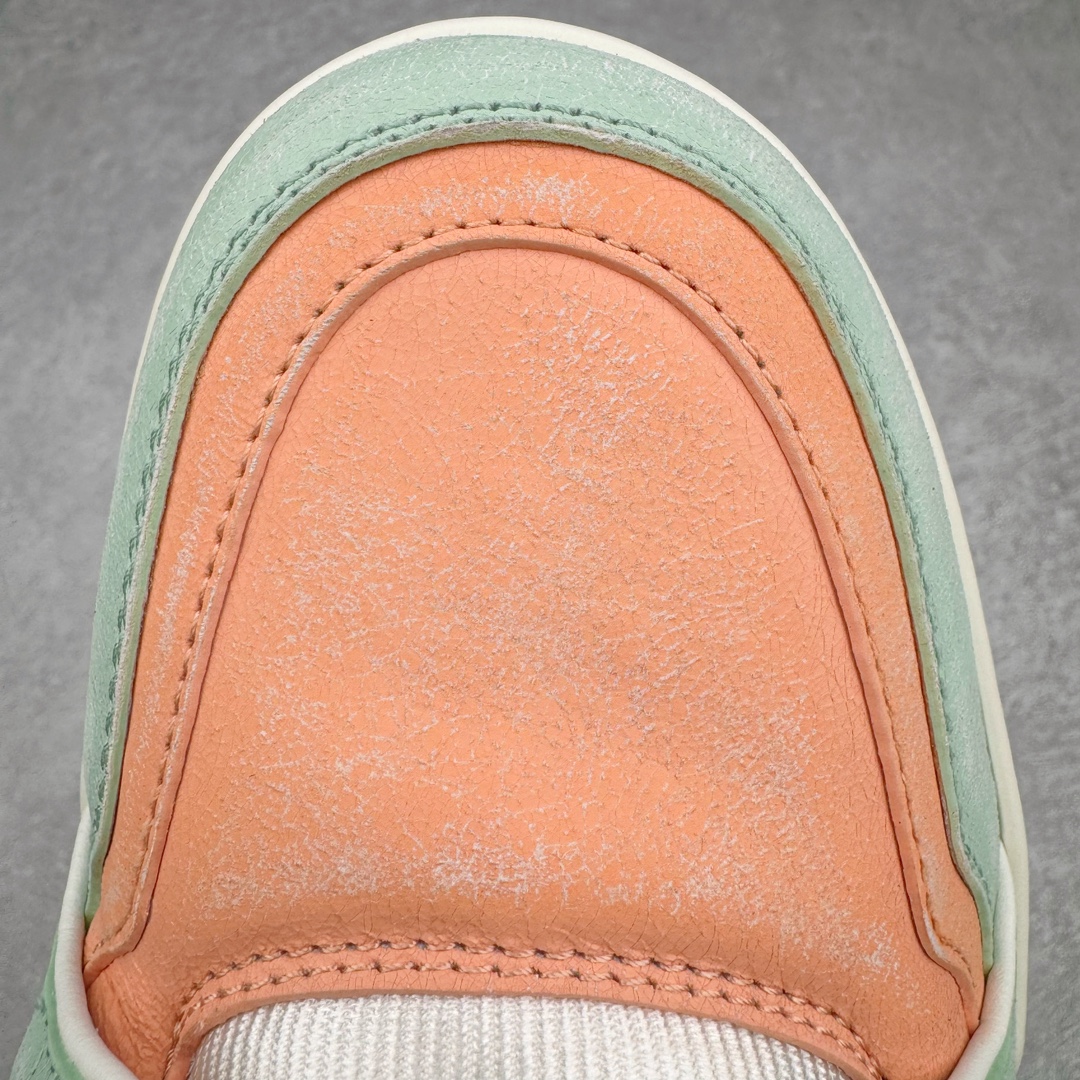 图片[13]-＃GD广顶 Louis Vuitton Trainer lv路易威登时装走秀运动时尚板鞋 外贸零售特供批次 2023全新纸板数据 印花高频效果碾压市面 市售天花板产物 耗时半年巨作 全套原厂新版原纸板楦头开发 原厂特供皮料加持 市场所有版本中综合最强的货品 GD实力大厂出品 全网最全配色更新最快 最成熟的做工稳定的品控 完美鞋型超高的清洁度 零毛边线头瑕疵 全套原楦原纸版原鞋开模 全网最具灵魂的版型 正确原装黄色鞋盒 正确中底印花 鞋面印花3D高频深度立体 全鞋电脑针车 紧密相连 针距密度一致 环保乳胶注塑鞋垫 厚度脚感还原原版 皮面裁剪部位 统一油边封口工艺 原装橡胶大底含胶量大底组合零偏差 专柜全套包装 防尘袋 说明书 质保卡 男女鞋 尺码：35 36 37 38 39 40 41 42 43 44 45-选品中心