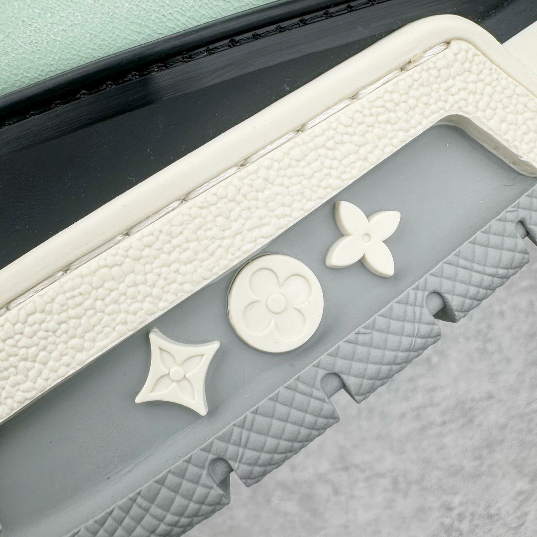 图片[12]-＃GD广顶 Louis Vuitton Trainer lv路易威登时装走秀运动时尚板鞋 外贸零售特供批次 2023全新纸板数据 印花高频效果碾压市面 市售天花板产物 耗时半年巨作 全套原厂新版原纸板楦头开发 原厂特供皮料加持 市场所有版本中综合最强的货品 GD实力大厂出品 全网最全配色更新最快 最成熟的做工稳定的品控 完美鞋型超高的清洁度 零毛边线头瑕疵 全套原楦原纸版原鞋开模 全网最具灵魂的版型 正确原装黄色鞋盒 正确中底印花 鞋面印花3D高频深度立体 全鞋电脑针车 紧密相连 针距密度一致 环保乳胶注塑鞋垫 厚度脚感还原原版 皮面裁剪部位 统一油边封口工艺 原装橡胶大底含胶量大底组合零偏差 专柜全套包装 防尘袋 说明书 质保卡 男女鞋 尺码：35 36 37 38 39 40 41 42 43 44 45-选品中心