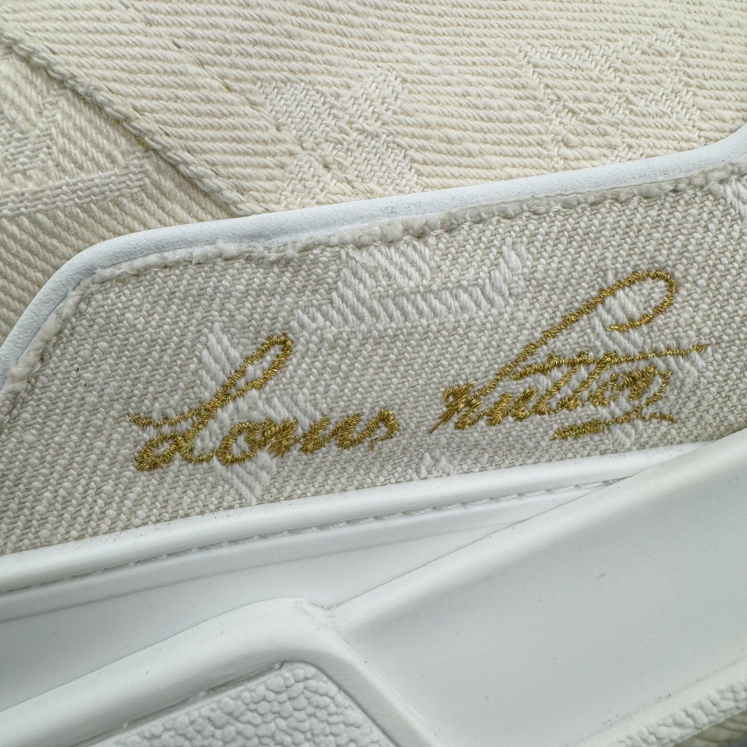 图片[17]-＃GD广顶 Louis Vuitton Trainer lv路易威登时装走秀运动时尚板鞋 外贸零售特供批次 2023全新纸板数据 印花高频效果碾压市面 市售天花板产物 耗时半年巨作 全套原厂新版原纸板楦头开发 原厂特供皮料加持 市场所有版本中综合最强的货品 GD实力大厂出品 全网最全配色更新最快 最成熟的做工稳定的品控 完美鞋型超高的清洁度 零毛边线头瑕疵 全套原楦原纸版原鞋开模 全网最具灵魂的版型 正确原装黄色鞋盒 正确中底印花 鞋面印花3D高频深度立体 全鞋电脑针车 紧密相连 针距密度一致 环保乳胶注塑鞋垫 厚度脚感还原原版 皮面裁剪部位 统一油边封口工艺 原装橡胶大底含胶量大底组合零偏差 专柜全套包装 防尘袋 说明书 质保卡 男女鞋 尺码：35 36 37 38 39 40 41 42 43 44 45-选品中心