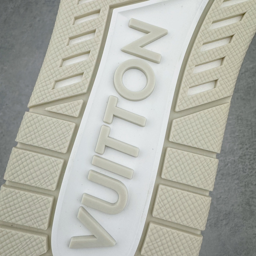 图片[20]-＃GD广顶 Louis Vuitton Trainer lv路易威登时装走秀运动时尚板鞋 外贸零售特供批次 2023全新纸板数据 印花高频效果碾压市面 市售天花板产物 耗时半年巨作 全套原厂新版原纸板楦头开发 原厂特供皮料加持 市场所有版本中综合最强的货品 GD实力大厂出品 全网最全配色更新最快 最成熟的做工稳定的品控 完美鞋型超高的清洁度 零毛边线头瑕疵 全套原楦原纸版原鞋开模 全网最具灵魂的版型 正确原装黄色鞋盒 正确中底印花 鞋面印花3D高频深度立体 全鞋电脑针车 紧密相连 针距密度一致 环保乳胶注塑鞋垫 厚度脚感还原原版 皮面裁剪部位 统一油边封口工艺 原装橡胶大底含胶量大底组合零偏差 专柜全套包装 防尘袋 说明书 质保卡 男女鞋 尺码：35 36 37 38 39 40 41 42 43 44 45-选品中心