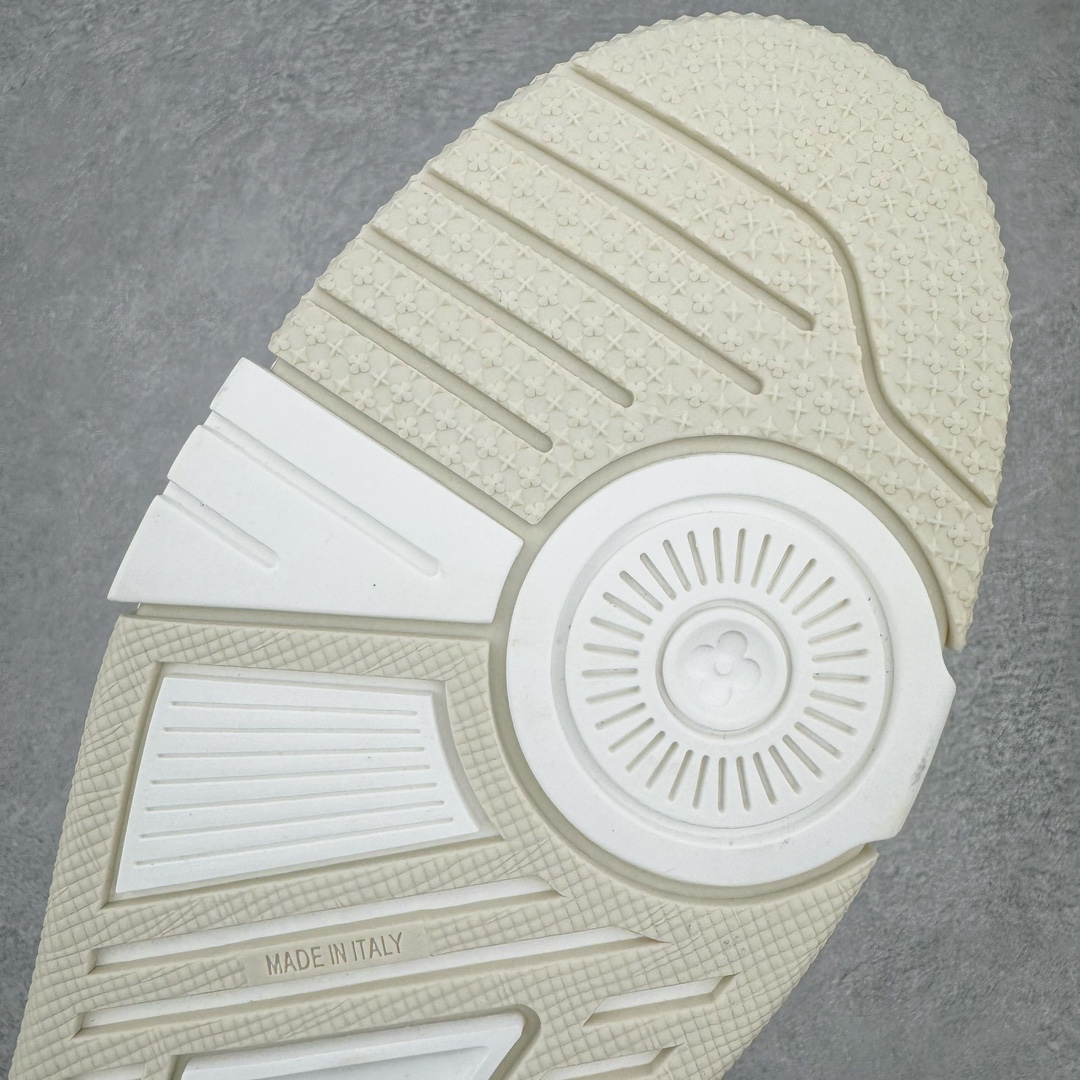 图片[19]-＃GD广顶 Louis Vuitton Trainer lv路易威登时装走秀运动时尚板鞋 外贸零售特供批次 2023全新纸板数据 印花高频效果碾压市面 市售天花板产物 耗时半年巨作 全套原厂新版原纸板楦头开发 原厂特供皮料加持 市场所有版本中综合最强的货品 GD实力大厂出品 全网最全配色更新最快 最成熟的做工稳定的品控 完美鞋型超高的清洁度 零毛边线头瑕疵 全套原楦原纸版原鞋开模 全网最具灵魂的版型 正确原装黄色鞋盒 正确中底印花 鞋面印花3D高频深度立体 全鞋电脑针车 紧密相连 针距密度一致 环保乳胶注塑鞋垫 厚度脚感还原原版 皮面裁剪部位 统一油边封口工艺 原装橡胶大底含胶量大底组合零偏差 专柜全套包装 防尘袋 说明书 质保卡 男女鞋 尺码：35 36 37 38 39 40 41 42 43 44 45-选品中心