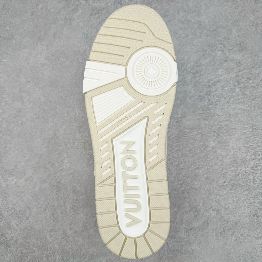 图片[9]-＃GD广顶 Louis Vuitton Trainer lv路易威登时装走秀运动时尚板鞋 外贸零售特供批次 2023全新纸板数据 印花高频效果碾压市面 市售天花板产物 耗时半年巨作 全套原厂新版原纸板楦头开发 原厂特供皮料加持 市场所有版本中综合最强的货品 GD实力大厂出品 全网最全配色更新最快 最成熟的做工稳定的品控 完美鞋型超高的清洁度 零毛边线头瑕疵 全套原楦原纸版原鞋开模 全网最具灵魂的版型 正确原装黄色鞋盒 正确中底印花 鞋面印花3D高频深度立体 全鞋电脑针车 紧密相连 针距密度一致 环保乳胶注塑鞋垫 厚度脚感还原原版 皮面裁剪部位 统一油边封口工艺 原装橡胶大底含胶量大底组合零偏差 专柜全套包装 防尘袋 说明书 质保卡 男女鞋 尺码：35 36 37 38 39 40 41 42 43 44 45-选品中心