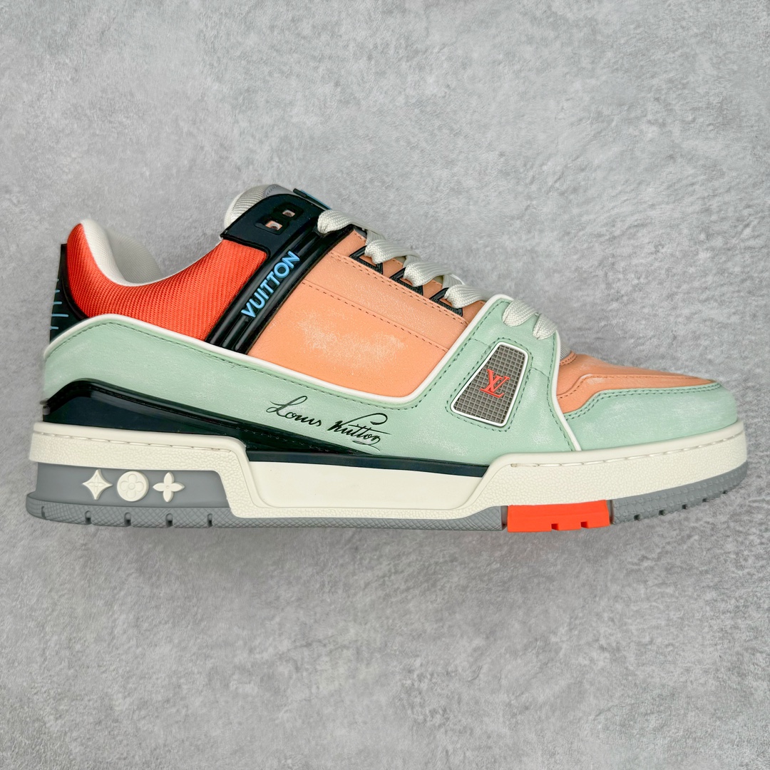 图片[4]-＃GD广顶 Louis Vuitton Trainer lv路易威登时装走秀运动时尚板鞋 外贸零售特供批次 2023全新纸板数据 印花高频效果碾压市面 市售天花板产物 耗时半年巨作 全套原厂新版原纸板楦头开发 原厂特供皮料加持 市场所有版本中综合最强的货品 GD实力大厂出品 全网最全配色更新最快 最成熟的做工稳定的品控 完美鞋型超高的清洁度 零毛边线头瑕疵 全套原楦原纸版原鞋开模 全网最具灵魂的版型 正确原装黄色鞋盒 正确中底印花 鞋面印花3D高频深度立体 全鞋电脑针车 紧密相连 针距密度一致 环保乳胶注塑鞋垫 厚度脚感还原原版 皮面裁剪部位 统一油边封口工艺 原装橡胶大底含胶量大底组合零偏差 专柜全套包装 防尘袋 说明书 质保卡 男女鞋 尺码：35 36 37 38 39 40 41 42 43 44 45-选品中心