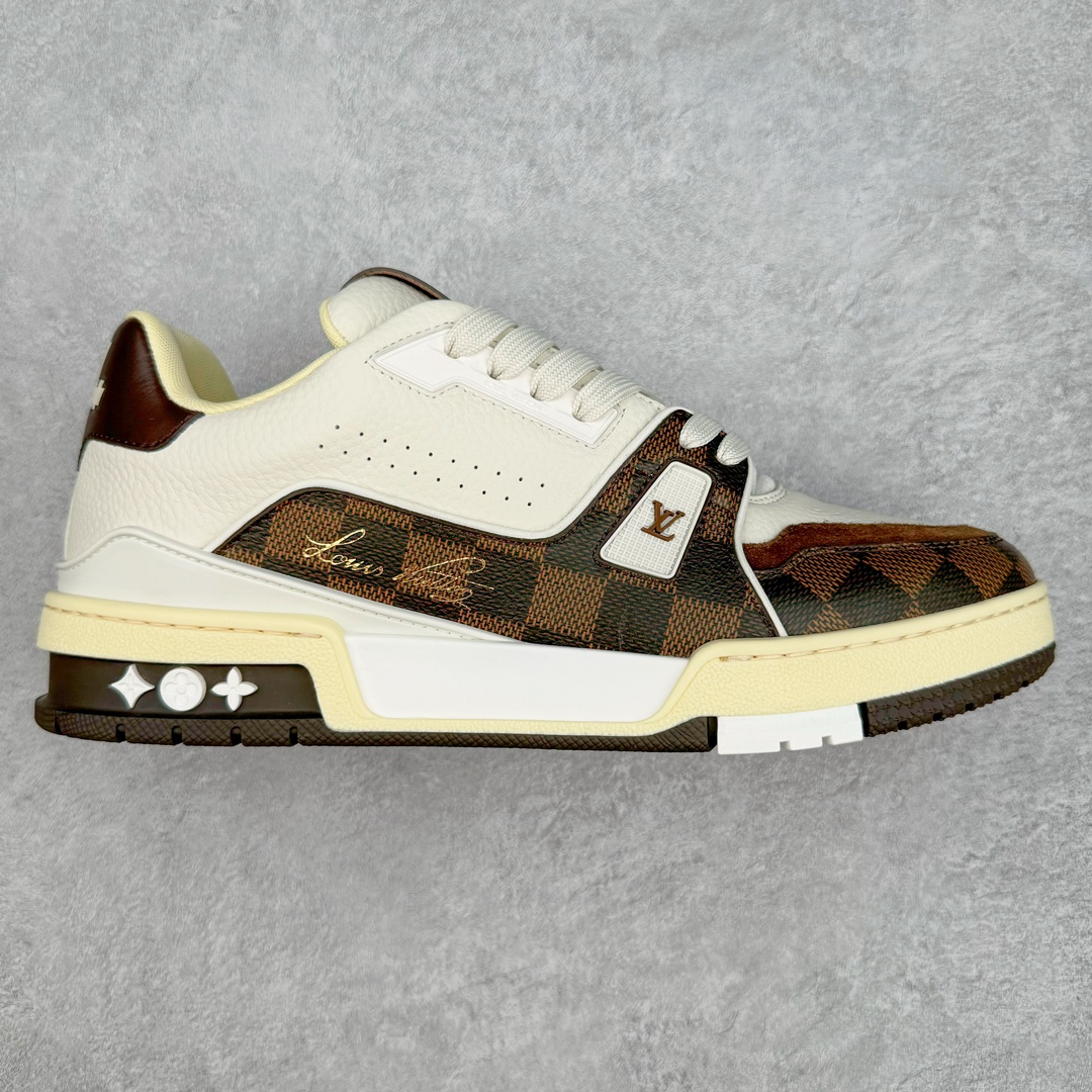 图片[3]-＃GD广顶 Louis Vuitton Trainer lv路易威登时装走秀运动时尚板鞋 外贸零售特供批次 2023全新纸板数据 印花高频效果碾压市面 市售天花板产物 耗时半年巨作 全套原厂新版原纸板楦头开发 原厂特供皮料加持 市场所有版本中综合最强的货品 GD实力大厂出品 全网最全配色更新最快 最成熟的做工稳定的品控 完美鞋型超高的清洁度 零毛边线头瑕疵 全套原楦原纸版原鞋开模 全网最具灵魂的版型 正确原装黄色鞋盒 正确中底印花 鞋面印花3D高频深度立体 全鞋电脑针车 紧密相连 针距密度一致 环保乳胶注塑鞋垫 厚度脚感还原原版 皮面裁剪部位 统一油边封口工艺 原装橡胶大底含胶量大底组合零偏差 专柜全套包装 防尘袋 说明书 质保卡 男女鞋 尺码：35 36 37 38 39 40 41 42 43 44 45-选品中心