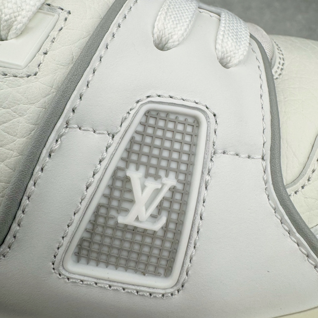图片[14]-＃GD广顶 Louis Vuitton Trainer lv路易威登时装走秀运动时尚板鞋 外贸零售特供批次 2023全新纸板数据 印花高频效果碾压市面 市售天花板产物 耗时半年巨作 全套原厂新版原纸板楦头开发 原厂特供皮料加持 市场所有版本中综合最强的货品 GD实力大厂出品 全网最全配色更新最快 最成熟的做工稳定的品控 完美鞋型超高的清洁度 零毛边线头瑕疵 全套原楦原纸版原鞋开模 全网最具灵魂的版型 正确原装黄色鞋盒 正确中底印花 鞋面印花3D高频深度立体 全鞋电脑针车 紧密相连 针距密度一致 环保乳胶注塑鞋垫 厚度脚感还原原版 皮面裁剪部位 统一油边封口工艺 原装橡胶大底含胶量大底组合零偏差 专柜全套包装 防尘袋 说明书 质保卡 男女鞋 尺码：35 36 37 38 39 40 41 42 43 44 45-选品中心