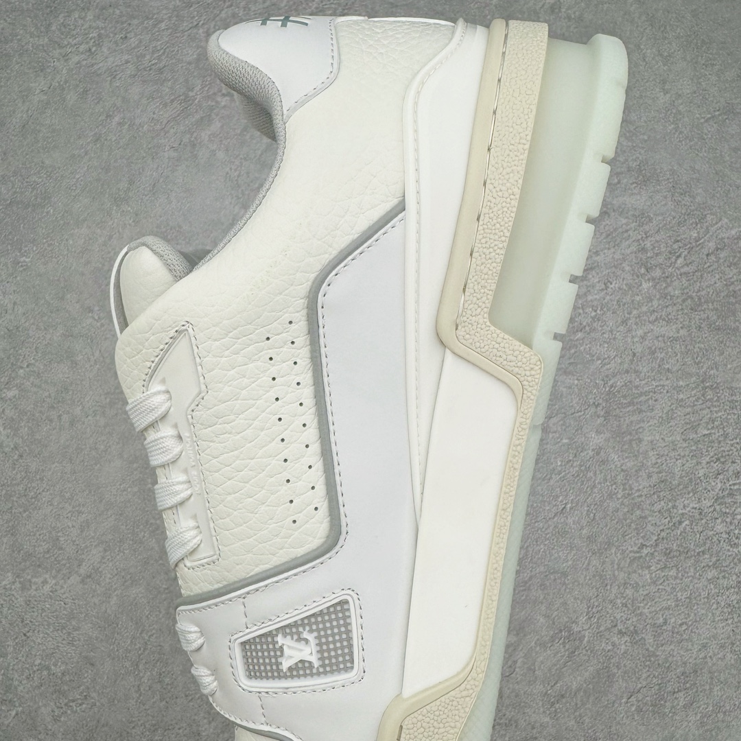 图片[7]-＃GD广顶 Louis Vuitton Trainer lv路易威登时装走秀运动时尚板鞋 外贸零售特供批次 2023全新纸板数据 印花高频效果碾压市面 市售天花板产物 耗时半年巨作 全套原厂新版原纸板楦头开发 原厂特供皮料加持 市场所有版本中综合最强的货品 GD实力大厂出品 全网最全配色更新最快 最成熟的做工稳定的品控 完美鞋型超高的清洁度 零毛边线头瑕疵 全套原楦原纸版原鞋开模 全网最具灵魂的版型 正确原装黄色鞋盒 正确中底印花 鞋面印花3D高频深度立体 全鞋电脑针车 紧密相连 针距密度一致 环保乳胶注塑鞋垫 厚度脚感还原原版 皮面裁剪部位 统一油边封口工艺 原装橡胶大底含胶量大底组合零偏差 专柜全套包装 防尘袋 说明书 质保卡 男女鞋 尺码：35 36 37 38 39 40 41 42 43 44 45-选品中心