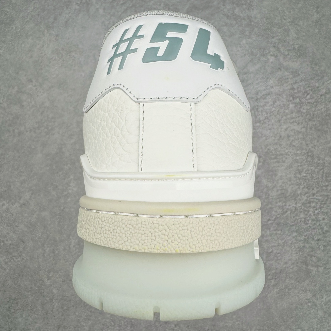 图片[8]-＃GD广顶 Louis Vuitton Trainer lv路易威登时装走秀运动时尚板鞋 外贸零售特供批次 2023全新纸板数据 印花高频效果碾压市面 市售天花板产物 耗时半年巨作 全套原厂新版原纸板楦头开发 原厂特供皮料加持 市场所有版本中综合最强的货品 GD实力大厂出品 全网最全配色更新最快 最成熟的做工稳定的品控 完美鞋型超高的清洁度 零毛边线头瑕疵 全套原楦原纸版原鞋开模 全网最具灵魂的版型 正确原装黄色鞋盒 正确中底印花 鞋面印花3D高频深度立体 全鞋电脑针车 紧密相连 针距密度一致 环保乳胶注塑鞋垫 厚度脚感还原原版 皮面裁剪部位 统一油边封口工艺 原装橡胶大底含胶量大底组合零偏差 专柜全套包装 防尘袋 说明书 质保卡 男女鞋 尺码：35 36 37 38 39 40 41 42 43 44 45-选品中心