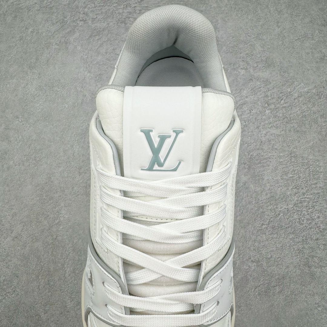 图片[5]-＃GD广顶 Louis Vuitton Trainer lv路易威登时装走秀运动时尚板鞋 外贸零售特供批次 2023全新纸板数据 印花高频效果碾压市面 市售天花板产物 耗时半年巨作 全套原厂新版原纸板楦头开发 原厂特供皮料加持 市场所有版本中综合最强的货品 GD实力大厂出品 全网最全配色更新最快 最成熟的做工稳定的品控 完美鞋型超高的清洁度 零毛边线头瑕疵 全套原楦原纸版原鞋开模 全网最具灵魂的版型 正确原装黄色鞋盒 正确中底印花 鞋面印花3D高频深度立体 全鞋电脑针车 紧密相连 针距密度一致 环保乳胶注塑鞋垫 厚度脚感还原原版 皮面裁剪部位 统一油边封口工艺 原装橡胶大底含胶量大底组合零偏差 专柜全套包装 防尘袋 说明书 质保卡 男女鞋 尺码：35 36 37 38 39 40 41 42 43 44 45-选品中心