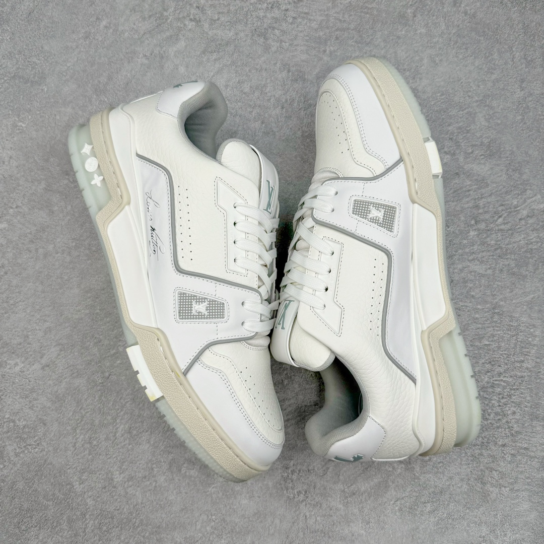 图片[3]-＃GD广顶 Louis Vuitton Trainer lv路易威登时装走秀运动时尚板鞋 外贸零售特供批次 2023全新纸板数据 印花高频效果碾压市面 市售天花板产物 耗时半年巨作 全套原厂新版原纸板楦头开发 原厂特供皮料加持 市场所有版本中综合最强的货品 GD实力大厂出品 全网最全配色更新最快 最成熟的做工稳定的品控 完美鞋型超高的清洁度 零毛边线头瑕疵 全套原楦原纸版原鞋开模 全网最具灵魂的版型 正确原装黄色鞋盒 正确中底印花 鞋面印花3D高频深度立体 全鞋电脑针车 紧密相连 针距密度一致 环保乳胶注塑鞋垫 厚度脚感还原原版 皮面裁剪部位 统一油边封口工艺 原装橡胶大底含胶量大底组合零偏差 专柜全套包装 防尘袋 说明书 质保卡 男女鞋 尺码：35 36 37 38 39 40 41 42 43 44 45-选品中心