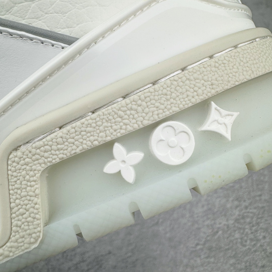 图片[10]-＃GD广顶 Louis Vuitton Trainer lv路易威登时装走秀运动时尚板鞋 外贸零售特供批次 2023全新纸板数据 印花高频效果碾压市面 市售天花板产物 耗时半年巨作 全套原厂新版原纸板楦头开发 原厂特供皮料加持 市场所有版本中综合最强的货品 GD实力大厂出品 全网最全配色更新最快 最成熟的做工稳定的品控 完美鞋型超高的清洁度 零毛边线头瑕疵 全套原楦原纸版原鞋开模 全网最具灵魂的版型 正确原装黄色鞋盒 正确中底印花 鞋面印花3D高频深度立体 全鞋电脑针车 紧密相连 针距密度一致 环保乳胶注塑鞋垫 厚度脚感还原原版 皮面裁剪部位 统一油边封口工艺 原装橡胶大底含胶量大底组合零偏差 专柜全套包装 防尘袋 说明书 质保卡 男女鞋 尺码：35 36 37 38 39 40 41 42 43 44 45-选品中心