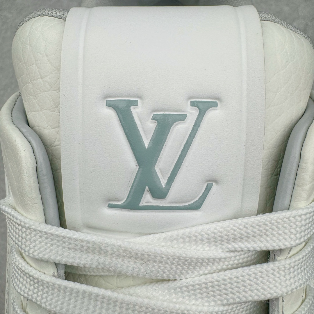 图片[19]-＃GD广顶 Louis Vuitton Trainer lv路易威登时装走秀运动时尚板鞋 外贸零售特供批次 2023全新纸板数据 印花高频效果碾压市面 市售天花板产物 耗时半年巨作 全套原厂新版原纸板楦头开发 原厂特供皮料加持 市场所有版本中综合最强的货品 GD实力大厂出品 全网最全配色更新最快 最成熟的做工稳定的品控 完美鞋型超高的清洁度 零毛边线头瑕疵 全套原楦原纸版原鞋开模 全网最具灵魂的版型 正确原装黄色鞋盒 正确中底印花 鞋面印花3D高频深度立体 全鞋电脑针车 紧密相连 针距密度一致 环保乳胶注塑鞋垫 厚度脚感还原原版 皮面裁剪部位 统一油边封口工艺 原装橡胶大底含胶量大底组合零偏差 专柜全套包装 防尘袋 说明书 质保卡 男女鞋 尺码：35 36 37 38 39 40 41 42 43 44 45-选品中心