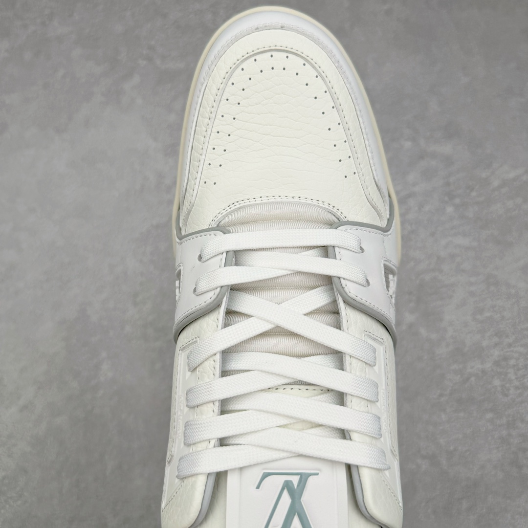 图片[4]-＃GD广顶 Louis Vuitton Trainer lv路易威登时装走秀运动时尚板鞋 外贸零售特供批次 2023全新纸板数据 印花高频效果碾压市面 市售天花板产物 耗时半年巨作 全套原厂新版原纸板楦头开发 原厂特供皮料加持 市场所有版本中综合最强的货品 GD实力大厂出品 全网最全配色更新最快 最成熟的做工稳定的品控 完美鞋型超高的清洁度 零毛边线头瑕疵 全套原楦原纸版原鞋开模 全网最具灵魂的版型 正确原装黄色鞋盒 正确中底印花 鞋面印花3D高频深度立体 全鞋电脑针车 紧密相连 针距密度一致 环保乳胶注塑鞋垫 厚度脚感还原原版 皮面裁剪部位 统一油边封口工艺 原装橡胶大底含胶量大底组合零偏差 专柜全套包装 防尘袋 说明书 质保卡 男女鞋 尺码：35 36 37 38 39 40 41 42 43 44 45-选品中心