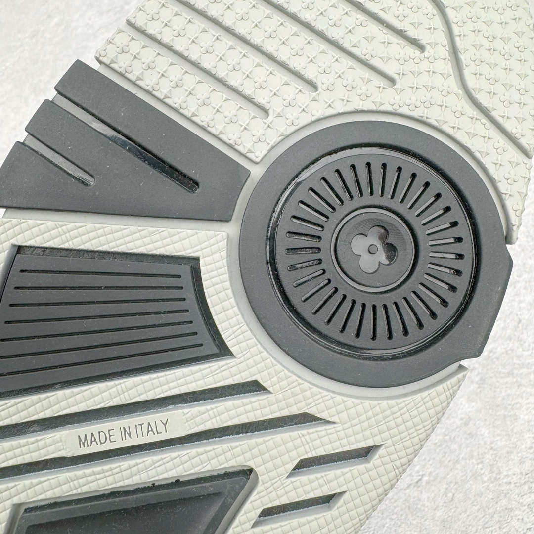 图片[21]-＃GD广顶 Louis Vuitton Trainer lv路易威登时装走秀运动时尚板鞋 外贸零售特供批次 2023全新纸板数据 印花高频效果碾压市面 市售天花板产物 耗时半年巨作 全套原厂新版原纸板楦头开发 原厂特供皮料加持 市场所有版本中综合最强的货品 GD实力大厂出品 全网最全配色更新最快 最成熟的做工稳定的品控 完美鞋型超高的清洁度 零毛边线头瑕疵 全套原楦原纸版原鞋开模 全网最具灵魂的版型 正确原装黄色鞋盒 正确中底印花 鞋面印花3D高频深度立体 全鞋电脑针车 紧密相连 针距密度一致 环保乳胶注塑鞋垫 厚度脚感还原原版 皮面裁剪部位 统一油边封口工艺 原装橡胶大底含胶量大底组合零偏差 专柜全套包装 防尘袋 说明书 质保卡 男女鞋 尺码：35 36 37 38 39 40 41 42 43 44 45-选品中心