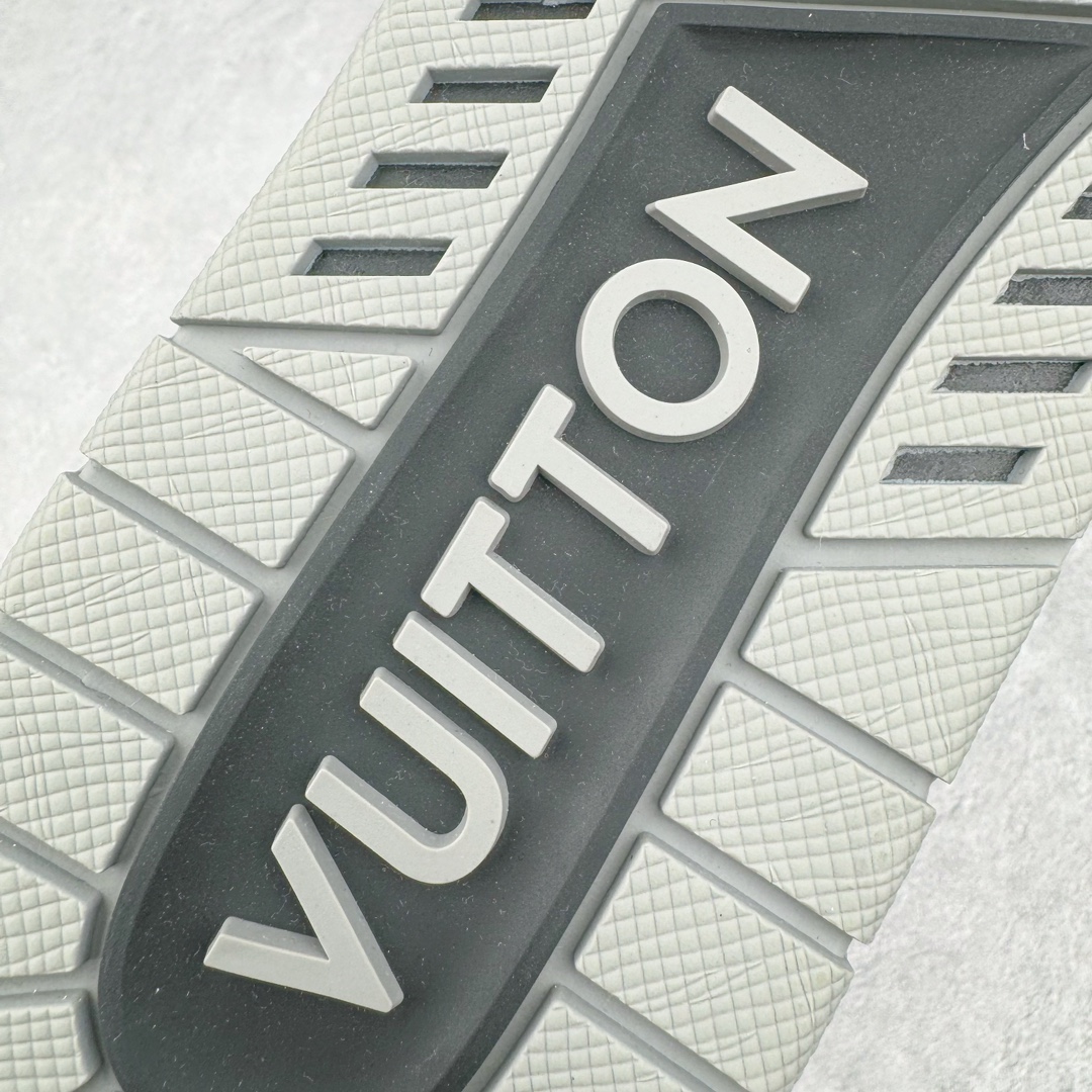 图片[19]-＃GD广顶 Louis Vuitton Trainer lv路易威登时装走秀运动时尚板鞋 外贸零售特供批次 2023全新纸板数据 印花高频效果碾压市面 市售天花板产物 耗时半年巨作 全套原厂新版原纸板楦头开发 原厂特供皮料加持 市场所有版本中综合最强的货品 GD实力大厂出品 全网最全配色更新最快 最成熟的做工稳定的品控 完美鞋型超高的清洁度 零毛边线头瑕疵 全套原楦原纸版原鞋开模 全网最具灵魂的版型 正确原装黄色鞋盒 正确中底印花 鞋面印花3D高频深度立体 全鞋电脑针车 紧密相连 针距密度一致 环保乳胶注塑鞋垫 厚度脚感还原原版 皮面裁剪部位 统一油边封口工艺 原装橡胶大底含胶量大底组合零偏差 专柜全套包装 防尘袋 说明书 质保卡 男女鞋 尺码：35 36 37 38 39 40 41 42 43 44 45-选品中心