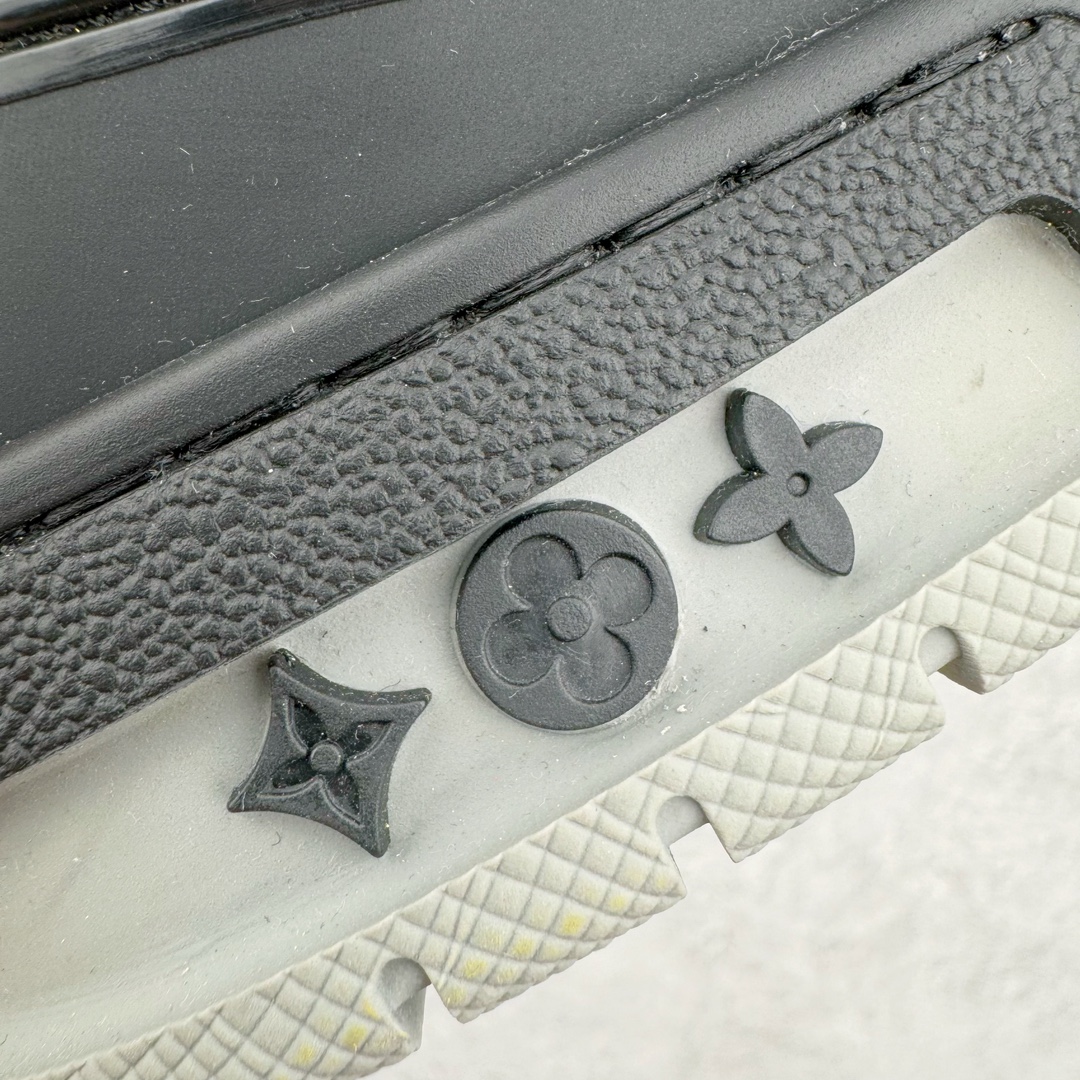 图片[15]-＃GD广顶 Louis Vuitton Trainer lv路易威登时装走秀运动时尚板鞋 外贸零售特供批次 2023全新纸板数据 印花高频效果碾压市面 市售天花板产物 耗时半年巨作 全套原厂新版原纸板楦头开发 原厂特供皮料加持 市场所有版本中综合最强的货品 GD实力大厂出品 全网最全配色更新最快 最成熟的做工稳定的品控 完美鞋型超高的清洁度 零毛边线头瑕疵 全套原楦原纸版原鞋开模 全网最具灵魂的版型 正确原装黄色鞋盒 正确中底印花 鞋面印花3D高频深度立体 全鞋电脑针车 紧密相连 针距密度一致 环保乳胶注塑鞋垫 厚度脚感还原原版 皮面裁剪部位 统一油边封口工艺 原装橡胶大底含胶量大底组合零偏差 专柜全套包装 防尘袋 说明书 质保卡 男女鞋 尺码：35 36 37 38 39 40 41 42 43 44 45-选品中心