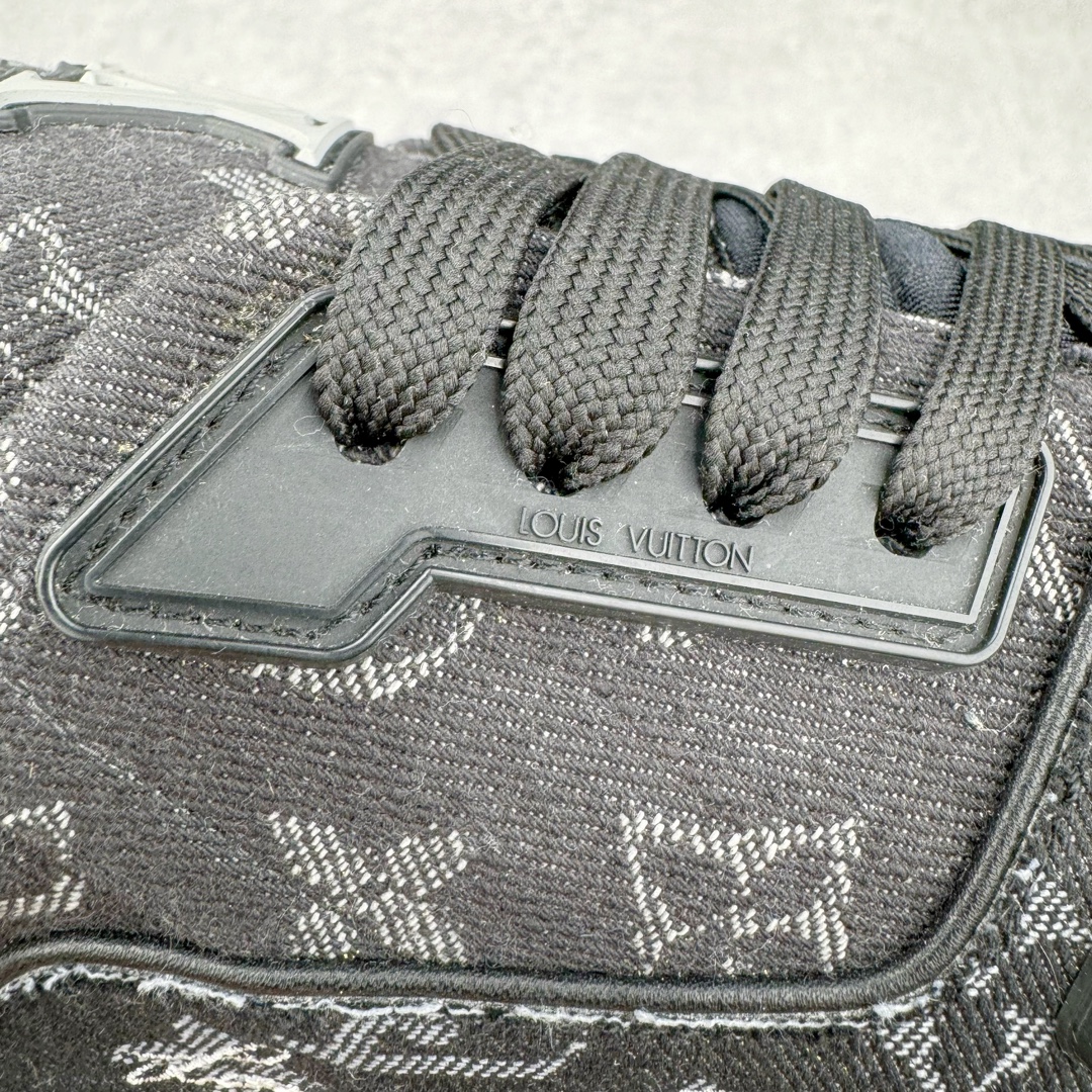 图片[17]-＃GD广顶 Louis Vuitton Trainer lv路易威登时装走秀运动时尚板鞋 外贸零售特供批次 2023全新纸板数据 印花高频效果碾压市面 市售天花板产物 耗时半年巨作 全套原厂新版原纸板楦头开发 原厂特供皮料加持 市场所有版本中综合最强的货品 GD实力大厂出品 全网最全配色更新最快 最成熟的做工稳定的品控 完美鞋型超高的清洁度 零毛边线头瑕疵 全套原楦原纸版原鞋开模 全网最具灵魂的版型 正确原装黄色鞋盒 正确中底印花 鞋面印花3D高频深度立体 全鞋电脑针车 紧密相连 针距密度一致 环保乳胶注塑鞋垫 厚度脚感还原原版 皮面裁剪部位 统一油边封口工艺 原装橡胶大底含胶量大底组合零偏差 专柜全套包装 防尘袋 说明书 质保卡 男女鞋 尺码：35 36 37 38 39 40 41 42 43 44 45-选品中心