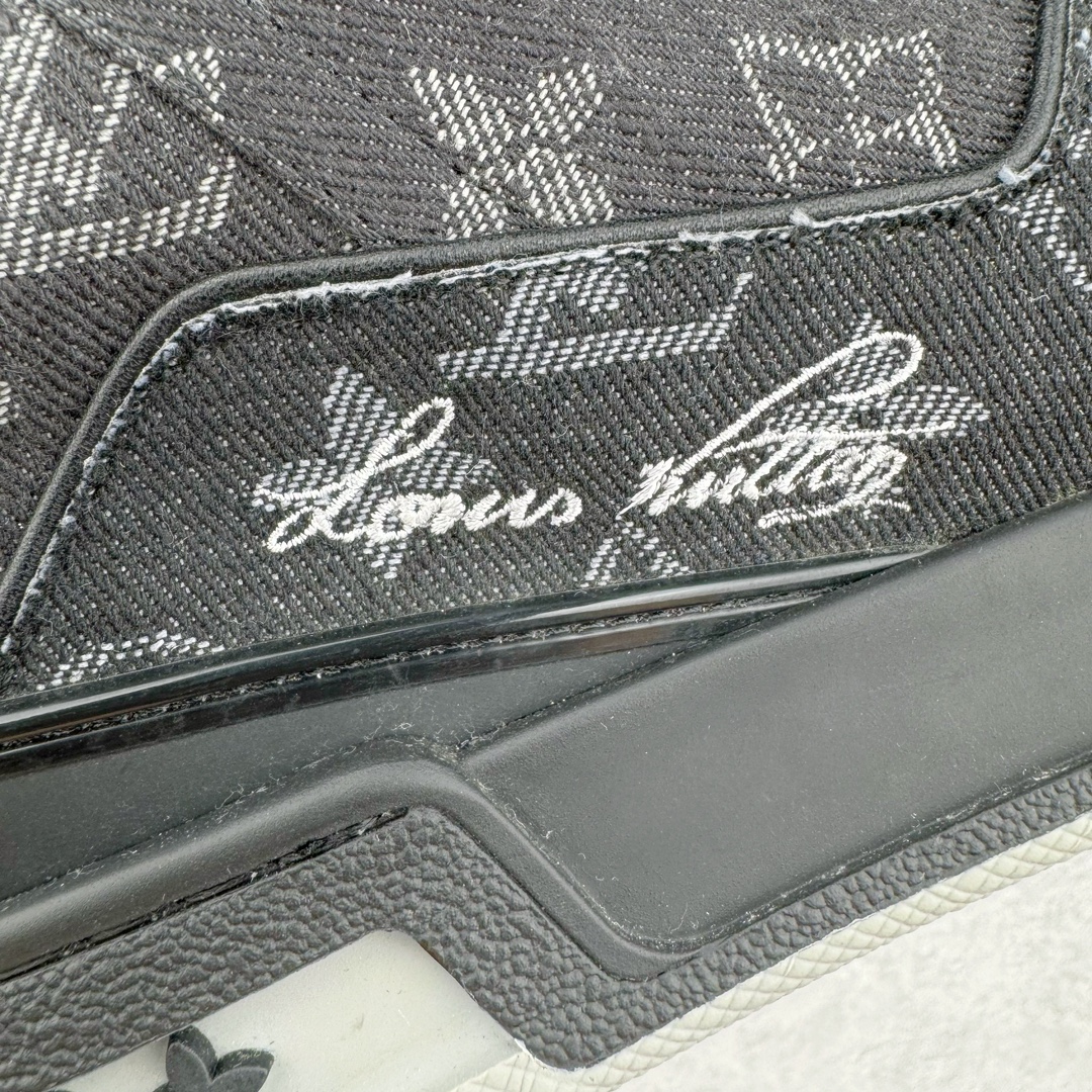 图片[16]-＃GD广顶 Louis Vuitton Trainer lv路易威登时装走秀运动时尚板鞋 外贸零售特供批次 2023全新纸板数据 印花高频效果碾压市面 市售天花板产物 耗时半年巨作 全套原厂新版原纸板楦头开发 原厂特供皮料加持 市场所有版本中综合最强的货品 GD实力大厂出品 全网最全配色更新最快 最成熟的做工稳定的品控 完美鞋型超高的清洁度 零毛边线头瑕疵 全套原楦原纸版原鞋开模 全网最具灵魂的版型 正确原装黄色鞋盒 正确中底印花 鞋面印花3D高频深度立体 全鞋电脑针车 紧密相连 针距密度一致 环保乳胶注塑鞋垫 厚度脚感还原原版 皮面裁剪部位 统一油边封口工艺 原装橡胶大底含胶量大底组合零偏差 专柜全套包装 防尘袋 说明书 质保卡 男女鞋 尺码：35 36 37 38 39 40 41 42 43 44 45-选品中心