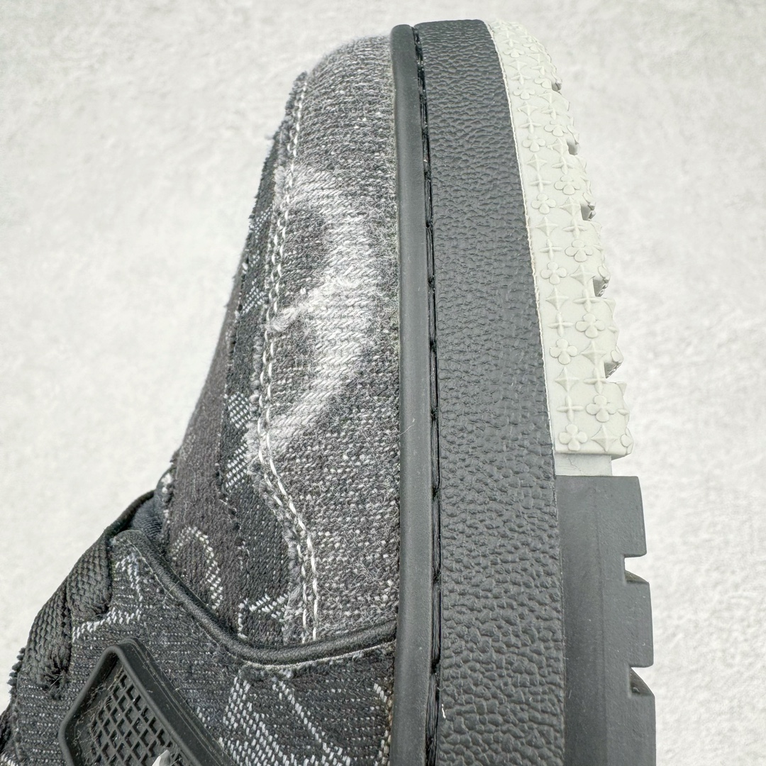 图片[14]-＃GD广顶 Louis Vuitton Trainer lv路易威登时装走秀运动时尚板鞋 外贸零售特供批次 2023全新纸板数据 印花高频效果碾压市面 市售天花板产物 耗时半年巨作 全套原厂新版原纸板楦头开发 原厂特供皮料加持 市场所有版本中综合最强的货品 GD实力大厂出品 全网最全配色更新最快 最成熟的做工稳定的品控 完美鞋型超高的清洁度 零毛边线头瑕疵 全套原楦原纸版原鞋开模 全网最具灵魂的版型 正确原装黄色鞋盒 正确中底印花 鞋面印花3D高频深度立体 全鞋电脑针车 紧密相连 针距密度一致 环保乳胶注塑鞋垫 厚度脚感还原原版 皮面裁剪部位 统一油边封口工艺 原装橡胶大底含胶量大底组合零偏差 专柜全套包装 防尘袋 说明书 质保卡 男女鞋 尺码：35 36 37 38 39 40 41 42 43 44 45-选品中心