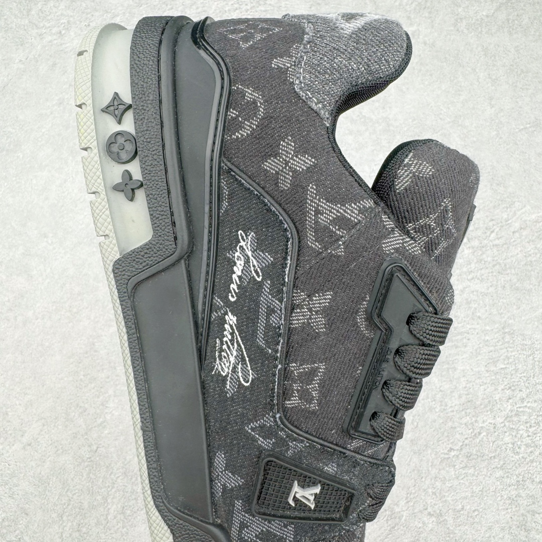 图片[6]-＃GD广顶 Louis Vuitton Trainer lv路易威登时装走秀运动时尚板鞋 外贸零售特供批次 2023全新纸板数据 印花高频效果碾压市面 市售天花板产物 耗时半年巨作 全套原厂新版原纸板楦头开发 原厂特供皮料加持 市场所有版本中综合最强的货品 GD实力大厂出品 全网最全配色更新最快 最成熟的做工稳定的品控 完美鞋型超高的清洁度 零毛边线头瑕疵 全套原楦原纸版原鞋开模 全网最具灵魂的版型 正确原装黄色鞋盒 正确中底印花 鞋面印花3D高频深度立体 全鞋电脑针车 紧密相连 针距密度一致 环保乳胶注塑鞋垫 厚度脚感还原原版 皮面裁剪部位 统一油边封口工艺 原装橡胶大底含胶量大底组合零偏差 专柜全套包装 防尘袋 说明书 质保卡 男女鞋 尺码：35 36 37 38 39 40 41 42 43 44 45-选品中心