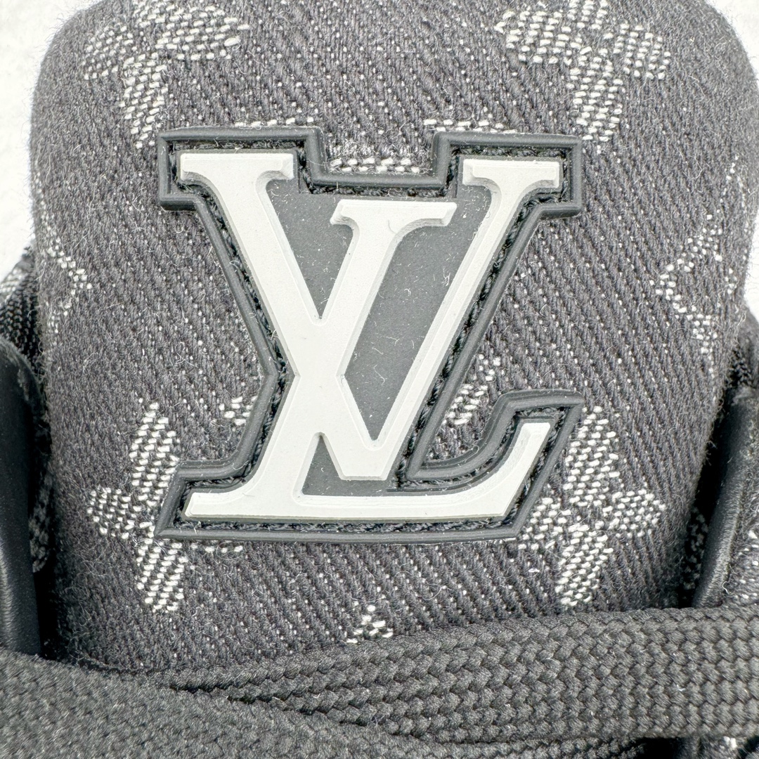 图片[12]-＃GD广顶 Louis Vuitton Trainer lv路易威登时装走秀运动时尚板鞋 外贸零售特供批次 2023全新纸板数据 印花高频效果碾压市面 市售天花板产物 耗时半年巨作 全套原厂新版原纸板楦头开发 原厂特供皮料加持 市场所有版本中综合最强的货品 GD实力大厂出品 全网最全配色更新最快 最成熟的做工稳定的品控 完美鞋型超高的清洁度 零毛边线头瑕疵 全套原楦原纸版原鞋开模 全网最具灵魂的版型 正确原装黄色鞋盒 正确中底印花 鞋面印花3D高频深度立体 全鞋电脑针车 紧密相连 针距密度一致 环保乳胶注塑鞋垫 厚度脚感还原原版 皮面裁剪部位 统一油边封口工艺 原装橡胶大底含胶量大底组合零偏差 专柜全套包装 防尘袋 说明书 质保卡 男女鞋 尺码：35 36 37 38 39 40 41 42 43 44 45-选品中心