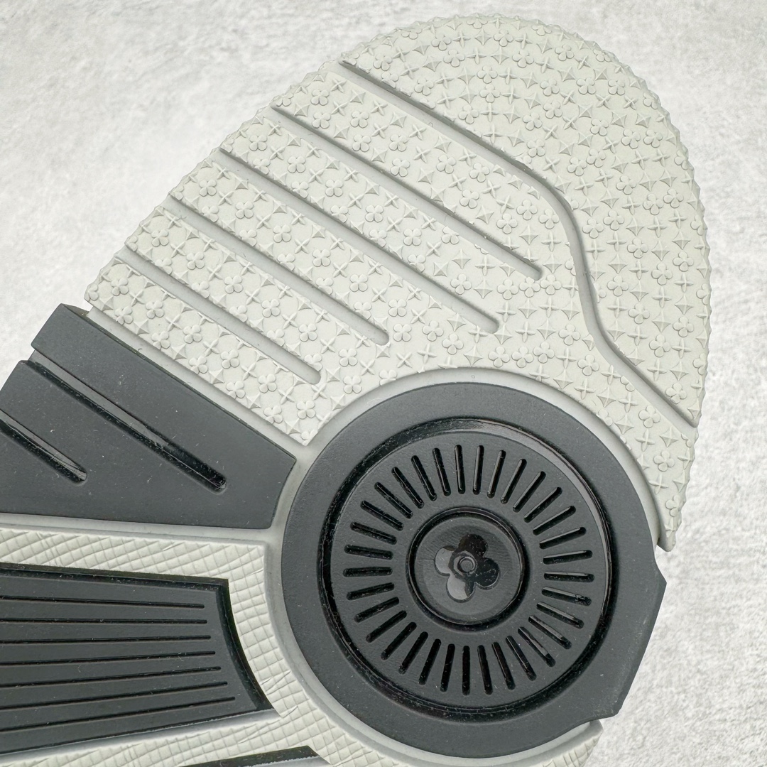 图片[20]-＃GD广顶 Louis Vuitton Trainer lv路易威登时装走秀运动时尚板鞋 外贸零售特供批次 2023全新纸板数据 印花高频效果碾压市面 市售天花板产物 耗时半年巨作 全套原厂新版原纸板楦头开发 原厂特供皮料加持 市场所有版本中综合最强的货品 GD实力大厂出品 全网最全配色更新最快 最成熟的做工稳定的品控 完美鞋型超高的清洁度 零毛边线头瑕疵 全套原楦原纸版原鞋开模 全网最具灵魂的版型 正确原装黄色鞋盒 正确中底印花 鞋面印花3D高频深度立体 全鞋电脑针车 紧密相连 针距密度一致 环保乳胶注塑鞋垫 厚度脚感还原原版 皮面裁剪部位 统一油边封口工艺 原装橡胶大底含胶量大底组合零偏差 专柜全套包装 防尘袋 说明书 质保卡 男女鞋 尺码：35 36 37 38 39 40 41 42 43 44 45-选品中心