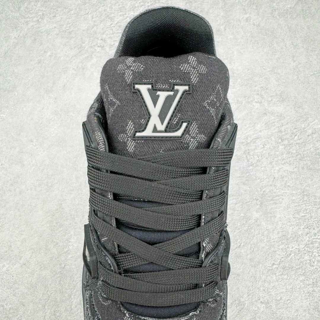 图片[5]-＃GD广顶 Louis Vuitton Trainer lv路易威登时装走秀运动时尚板鞋 外贸零售特供批次 2023全新纸板数据 印花高频效果碾压市面 市售天花板产物 耗时半年巨作 全套原厂新版原纸板楦头开发 原厂特供皮料加持 市场所有版本中综合最强的货品 GD实力大厂出品 全网最全配色更新最快 最成熟的做工稳定的品控 完美鞋型超高的清洁度 零毛边线头瑕疵 全套原楦原纸版原鞋开模 全网最具灵魂的版型 正确原装黄色鞋盒 正确中底印花 鞋面印花3D高频深度立体 全鞋电脑针车 紧密相连 针距密度一致 环保乳胶注塑鞋垫 厚度脚感还原原版 皮面裁剪部位 统一油边封口工艺 原装橡胶大底含胶量大底组合零偏差 专柜全套包装 防尘袋 说明书 质保卡 男女鞋 尺码：35 36 37 38 39 40 41 42 43 44 45-选品中心
