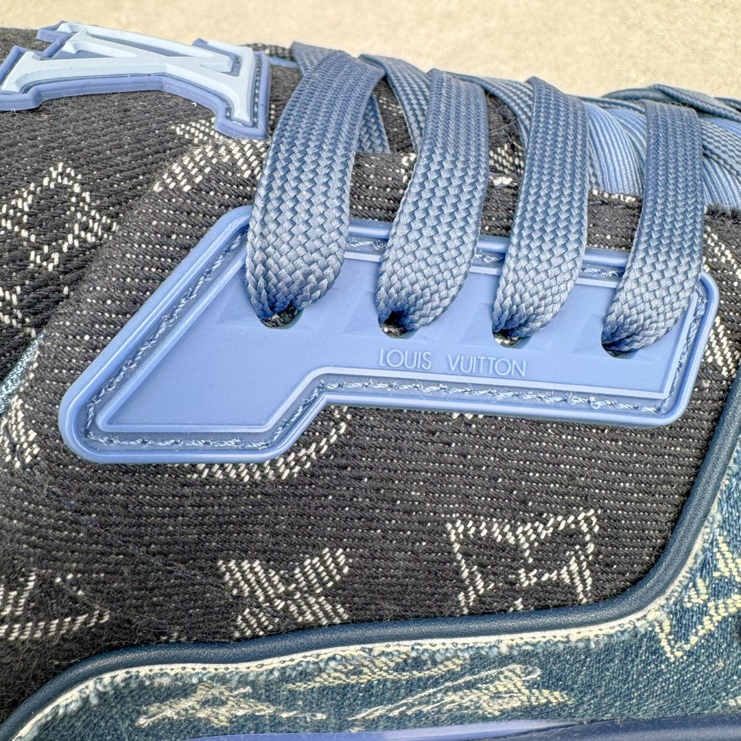 图片[16]-＃GD广顶 Louis Vuitton Trainer lv路易威登时装走秀运动时尚板鞋 外贸零售特供批次 2023全新纸板数据 印花高频效果碾压市面 市售天花板产物 耗时半年巨作 全套原厂新版原纸板楦头开发 原厂特供皮料加持 市场所有版本中综合最强的货品 GD实力大厂出品 全网最全配色更新最快 最成熟的做工稳定的品控 完美鞋型超高的清洁度 零毛边线头瑕疵 全套原楦原纸版原鞋开模 全网最具灵魂的版型 正确原装黄色鞋盒 正确中底印花 鞋面印花3D高频深度立体 全鞋电脑针车 紧密相连 针距密度一致 环保乳胶注塑鞋垫 厚度脚感还原原版 皮面裁剪部位 统一油边封口工艺 原装橡胶大底含胶量大底组合零偏差 专柜全套包装 防尘袋 说明书 质保卡 男女鞋 尺码：35 36 37 38 39 40 41 42 43 44 45-选品中心