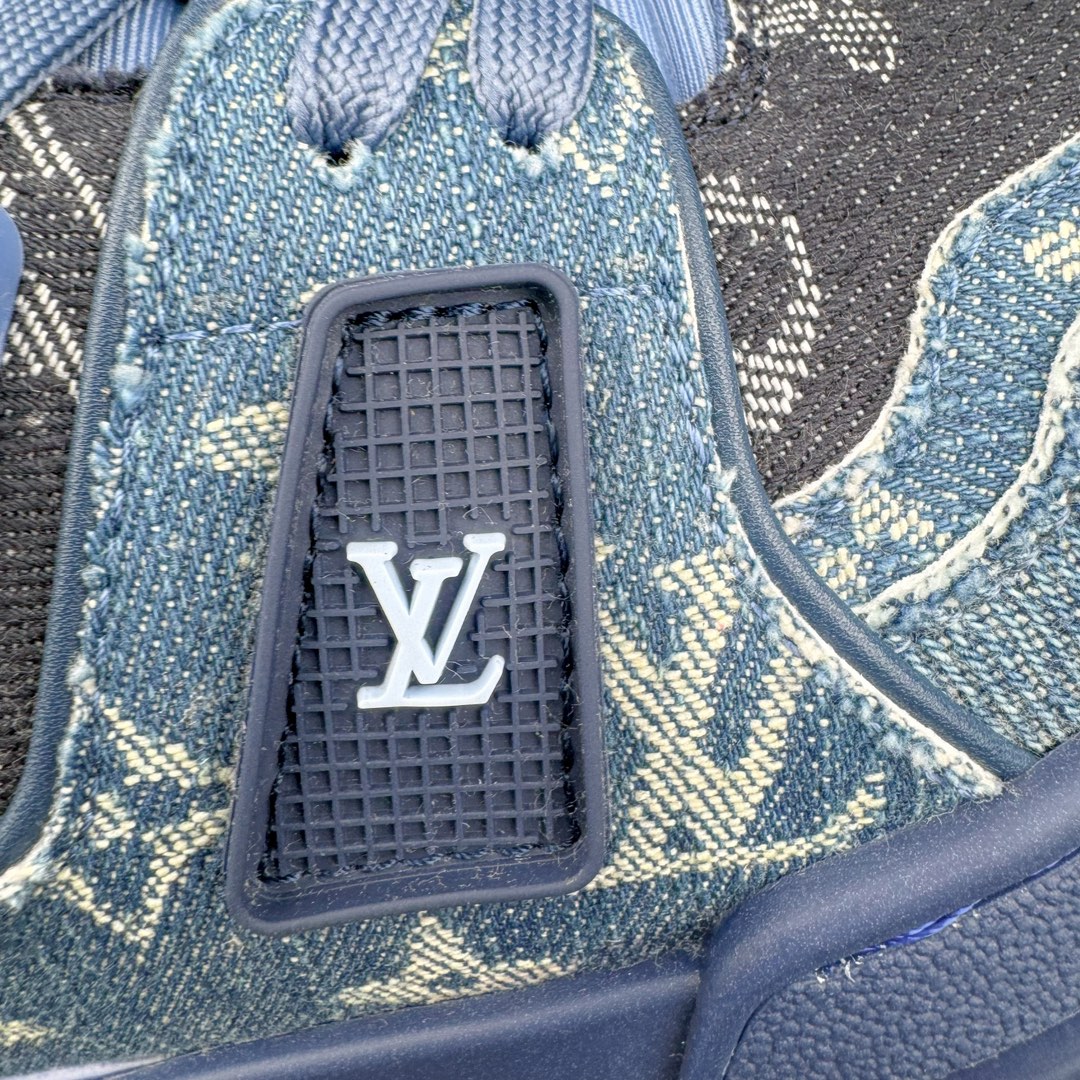 图片[18]-＃GD广顶 Louis Vuitton Trainer lv路易威登时装走秀运动时尚板鞋 外贸零售特供批次 2023全新纸板数据 印花高频效果碾压市面 市售天花板产物 耗时半年巨作 全套原厂新版原纸板楦头开发 原厂特供皮料加持 市场所有版本中综合最强的货品 GD实力大厂出品 全网最全配色更新最快 最成熟的做工稳定的品控 完美鞋型超高的清洁度 零毛边线头瑕疵 全套原楦原纸版原鞋开模 全网最具灵魂的版型 正确原装黄色鞋盒 正确中底印花 鞋面印花3D高频深度立体 全鞋电脑针车 紧密相连 针距密度一致 环保乳胶注塑鞋垫 厚度脚感还原原版 皮面裁剪部位 统一油边封口工艺 原装橡胶大底含胶量大底组合零偏差 专柜全套包装 防尘袋 说明书 质保卡 男女鞋 尺码：35 36 37 38 39 40 41 42 43 44 45-选品中心