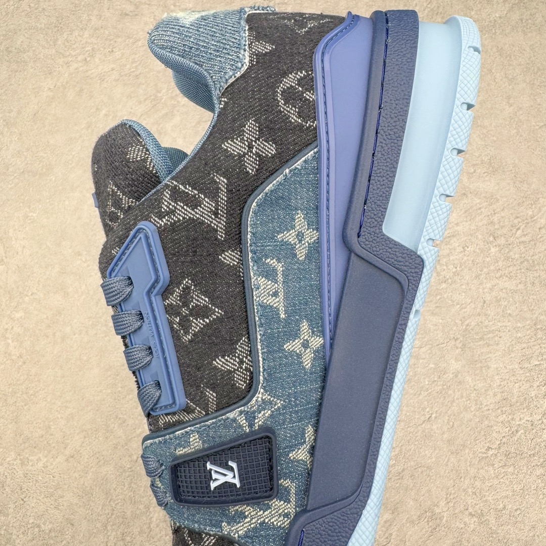 图片[7]-＃GD广顶 Louis Vuitton Trainer lv路易威登时装走秀运动时尚板鞋 外贸零售特供批次 2023全新纸板数据 印花高频效果碾压市面 市售天花板产物 耗时半年巨作 全套原厂新版原纸板楦头开发 原厂特供皮料加持 市场所有版本中综合最强的货品 GD实力大厂出品 全网最全配色更新最快 最成熟的做工稳定的品控 完美鞋型超高的清洁度 零毛边线头瑕疵 全套原楦原纸版原鞋开模 全网最具灵魂的版型 正确原装黄色鞋盒 正确中底印花 鞋面印花3D高频深度立体 全鞋电脑针车 紧密相连 针距密度一致 环保乳胶注塑鞋垫 厚度脚感还原原版 皮面裁剪部位 统一油边封口工艺 原装橡胶大底含胶量大底组合零偏差 专柜全套包装 防尘袋 说明书 质保卡 男女鞋 尺码：35 36 37 38 39 40 41 42 43 44 45-选品中心