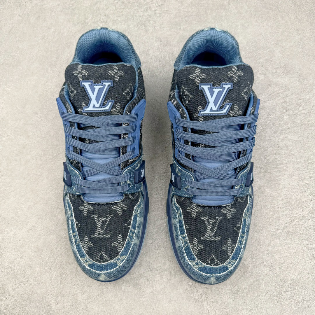 图片[2]-＃GD广顶 Louis Vuitton Trainer lv路易威登时装走秀运动时尚板鞋 外贸零售特供批次 2023全新纸板数据 印花高频效果碾压市面 市售天花板产物 耗时半年巨作 全套原厂新版原纸板楦头开发 原厂特供皮料加持 市场所有版本中综合最强的货品 GD实力大厂出品 全网最全配色更新最快 最成熟的做工稳定的品控 完美鞋型超高的清洁度 零毛边线头瑕疵 全套原楦原纸版原鞋开模 全网最具灵魂的版型 正确原装黄色鞋盒 正确中底印花 鞋面印花3D高频深度立体 全鞋电脑针车 紧密相连 针距密度一致 环保乳胶注塑鞋垫 厚度脚感还原原版 皮面裁剪部位 统一油边封口工艺 原装橡胶大底含胶量大底组合零偏差 专柜全套包装 防尘袋 说明书 质保卡 男女鞋 尺码：35 36 37 38 39 40 41 42 43 44 45-选品中心