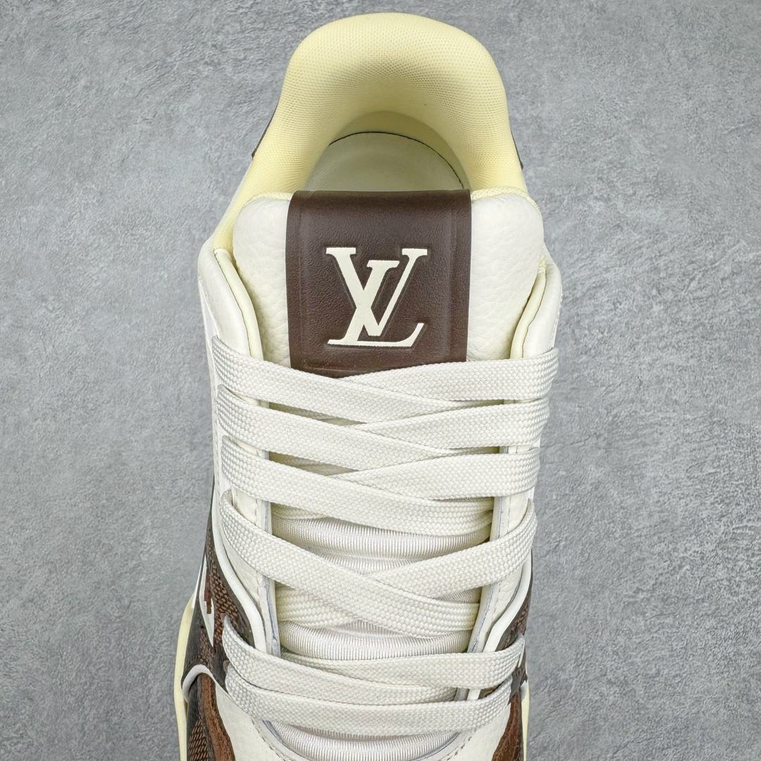 图片[5]-＃GD广顶 Louis Vuitton Trainer lv路易威登时装走秀运动时尚板鞋 外贸零售特供批次 2023全新纸板数据 印花高频效果碾压市面 市售天花板产物 耗时半年巨作 全套原厂新版原纸板楦头开发 原厂特供皮料加持 市场所有版本中综合最强的货品 GD实力大厂出品 全网最全配色更新最快 最成熟的做工稳定的品控 完美鞋型超高的清洁度 零毛边线头瑕疵 全套原楦原纸版原鞋开模 全网最具灵魂的版型 正确原装黄色鞋盒 正确中底印花 鞋面印花3D高频深度立体 全鞋电脑针车 紧密相连 针距密度一致 环保乳胶注塑鞋垫 厚度脚感还原原版 皮面裁剪部位 统一油边封口工艺 原装橡胶大底含胶量大底组合零偏差 专柜全套包装 防尘袋 说明书 质保卡 男女鞋 尺码：35 36 37 38 39 40 41 42 43 44 45-选品中心