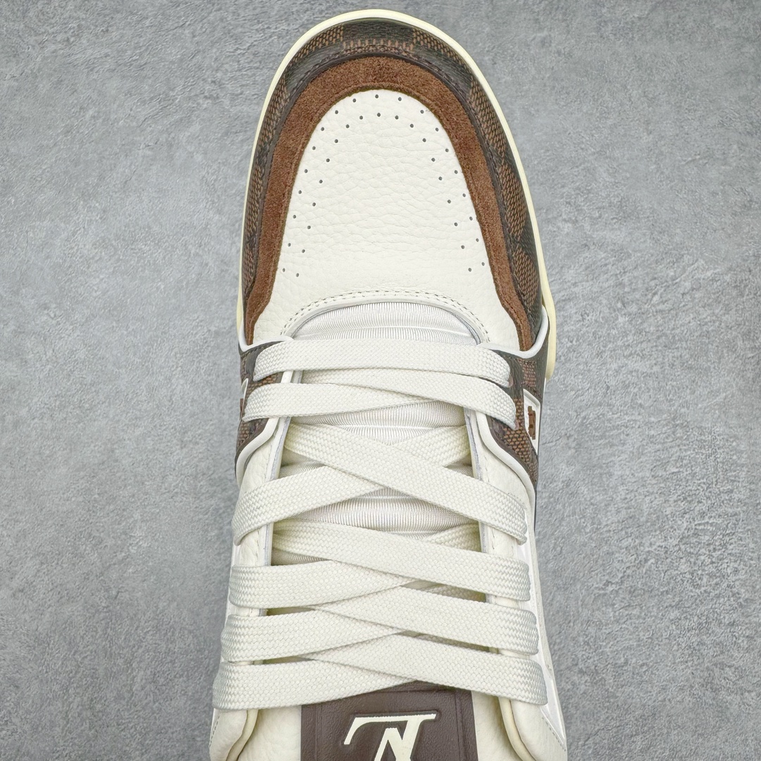 图片[4]-＃GD广顶 Louis Vuitton Trainer lv路易威登时装走秀运动时尚板鞋 外贸零售特供批次 2023全新纸板数据 印花高频效果碾压市面 市售天花板产物 耗时半年巨作 全套原厂新版原纸板楦头开发 原厂特供皮料加持 市场所有版本中综合最强的货品 GD实力大厂出品 全网最全配色更新最快 最成熟的做工稳定的品控 完美鞋型超高的清洁度 零毛边线头瑕疵 全套原楦原纸版原鞋开模 全网最具灵魂的版型 正确原装黄色鞋盒 正确中底印花 鞋面印花3D高频深度立体 全鞋电脑针车 紧密相连 针距密度一致 环保乳胶注塑鞋垫 厚度脚感还原原版 皮面裁剪部位 统一油边封口工艺 原装橡胶大底含胶量大底组合零偏差 专柜全套包装 防尘袋 说明书 质保卡 男女鞋 尺码：35 36 37 38 39 40 41 42 43 44 45-选品中心