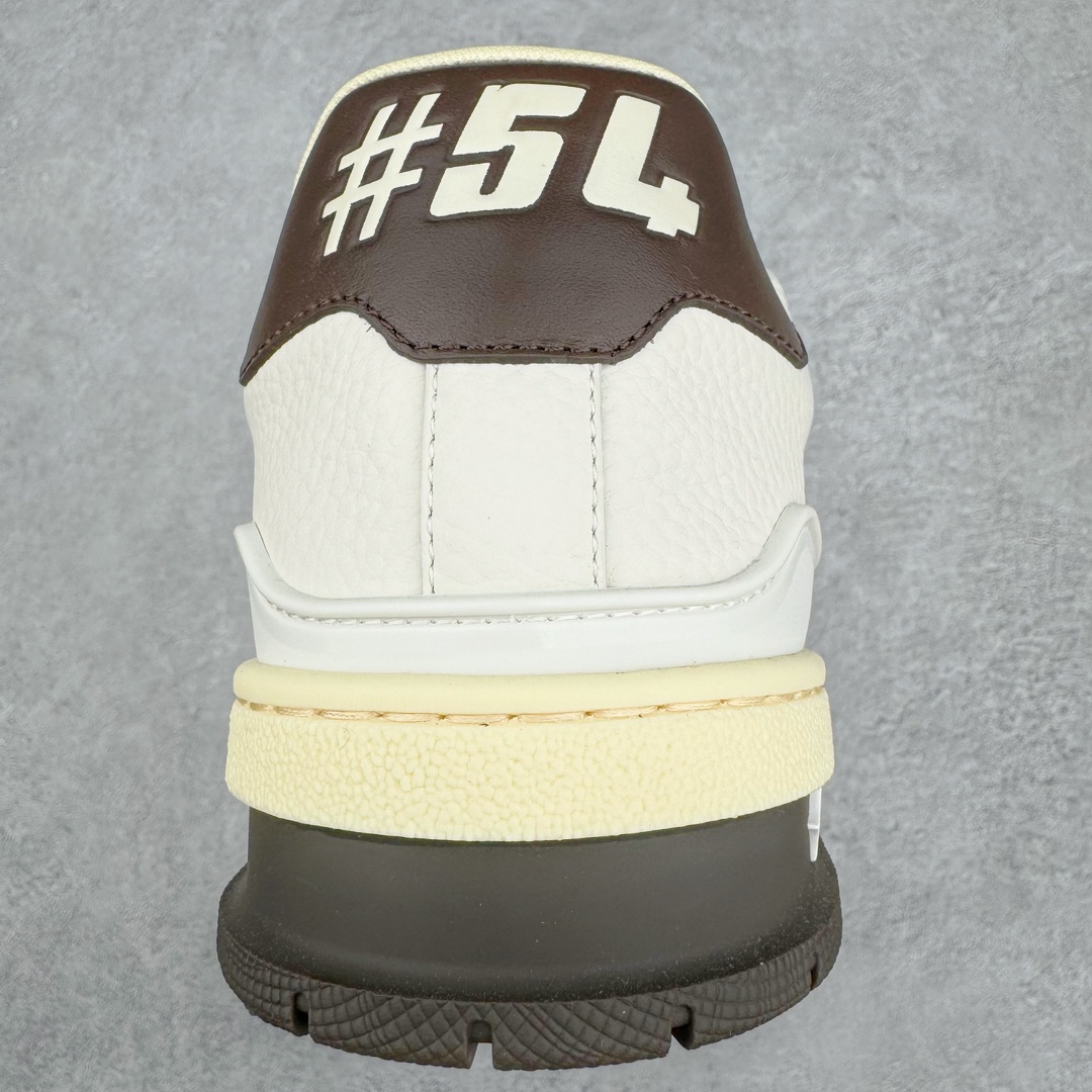 图片[8]-＃GD广顶 Louis Vuitton Trainer lv路易威登时装走秀运动时尚板鞋 外贸零售特供批次 2023全新纸板数据 印花高频效果碾压市面 市售天花板产物 耗时半年巨作 全套原厂新版原纸板楦头开发 原厂特供皮料加持 市场所有版本中综合最强的货品 GD实力大厂出品 全网最全配色更新最快 最成熟的做工稳定的品控 完美鞋型超高的清洁度 零毛边线头瑕疵 全套原楦原纸版原鞋开模 全网最具灵魂的版型 正确原装黄色鞋盒 正确中底印花 鞋面印花3D高频深度立体 全鞋电脑针车 紧密相连 针距密度一致 环保乳胶注塑鞋垫 厚度脚感还原原版 皮面裁剪部位 统一油边封口工艺 原装橡胶大底含胶量大底组合零偏差 专柜全套包装 防尘袋 说明书 质保卡 男女鞋 尺码：35 36 37 38 39 40 41 42 43 44 45-选品中心